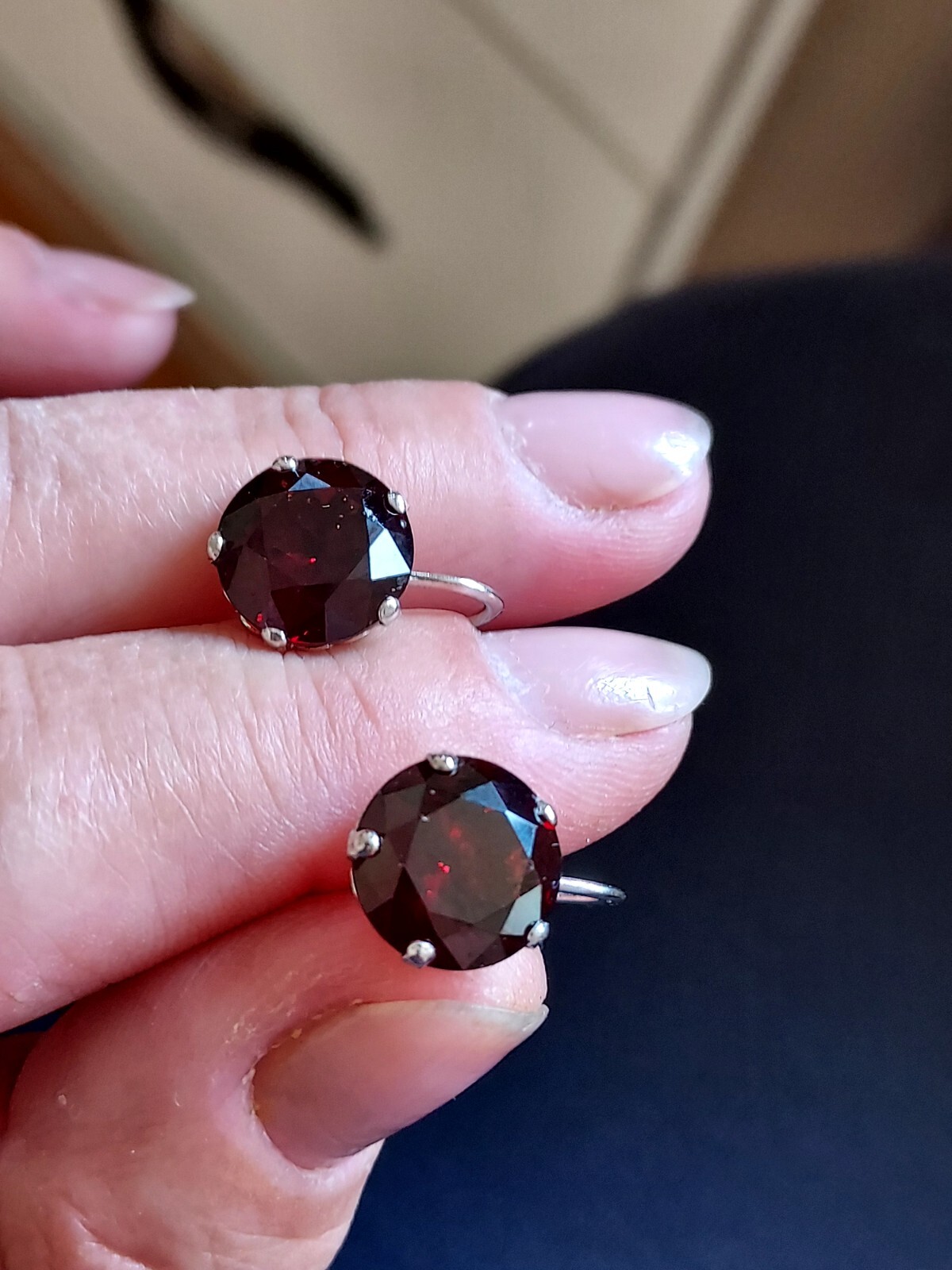 Vintage Large BDA 10 k gold screw back Mozambique garnet earrings