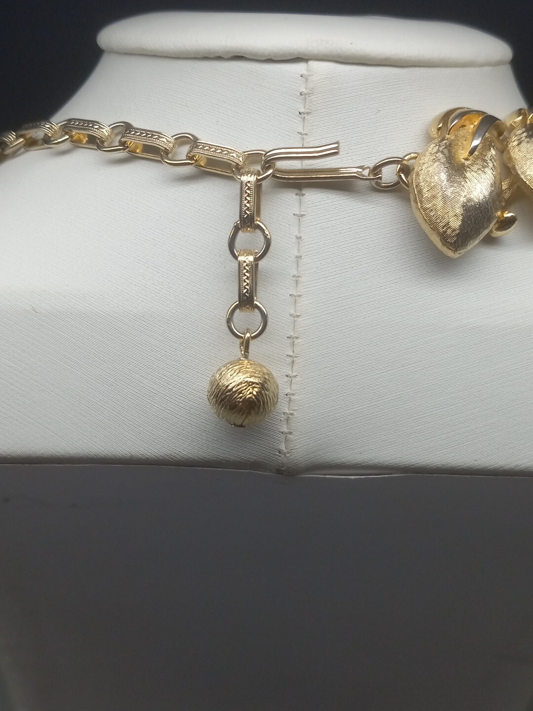 Vintage Intricately Designed Leaf Or Flower Bud Gold Tone Choker Necklace