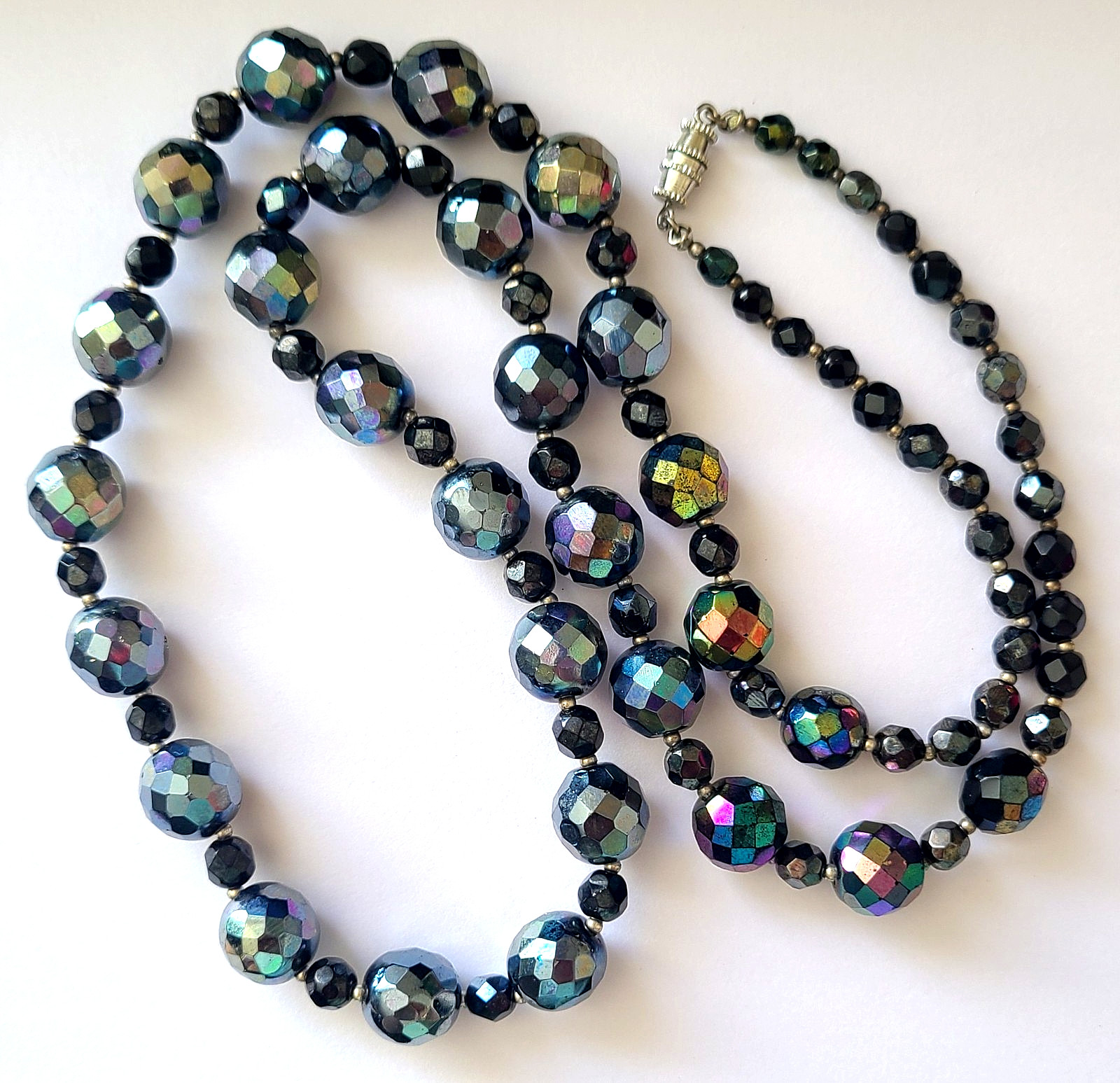 VINTAGE STUNNING DARK BLUE AURORA BOREALIS CARNIVAL FACETED GLASS NECKLACE