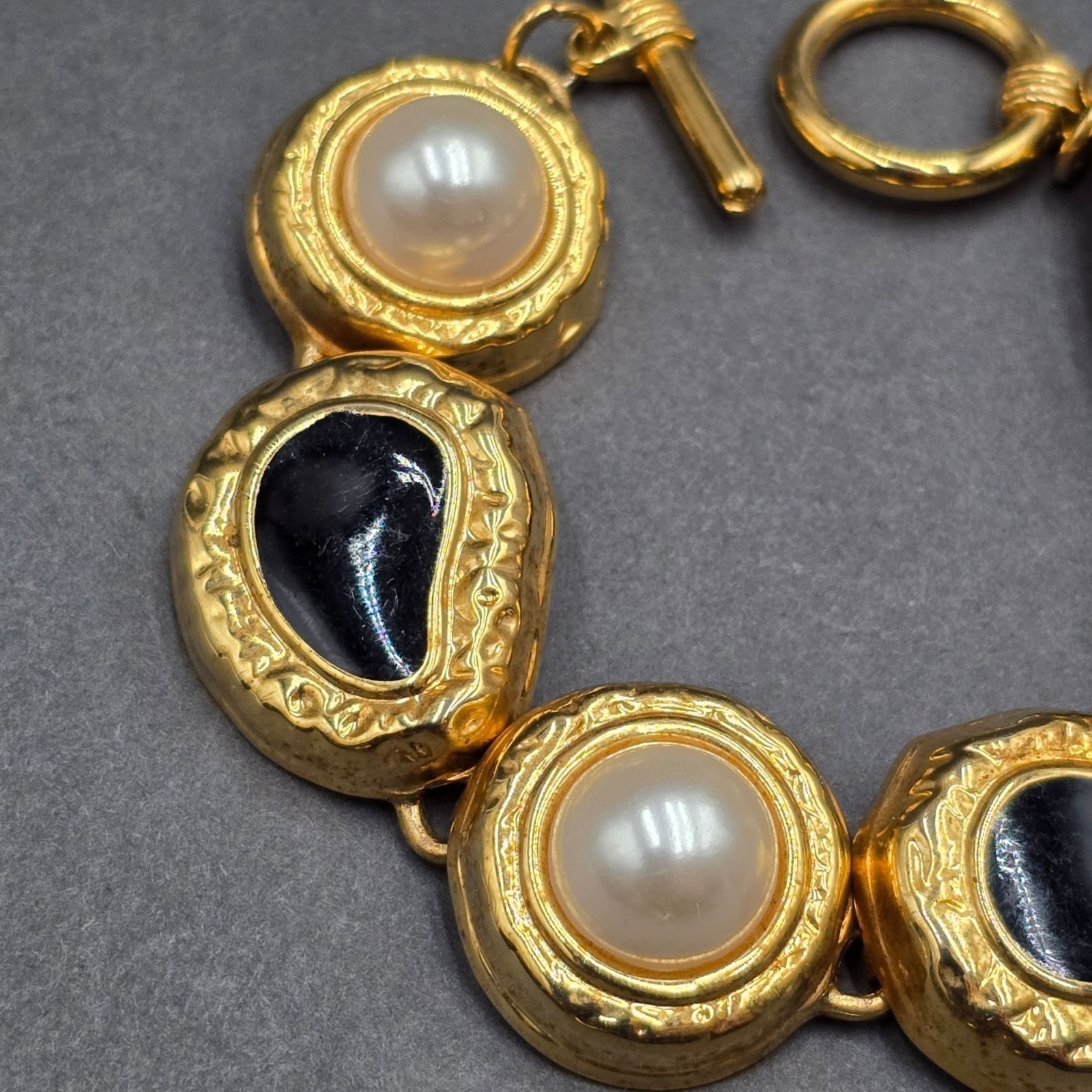 Vintage Gold Tone Black Enamel Faux Pearl Bracelet 7″ Panel Link Statement