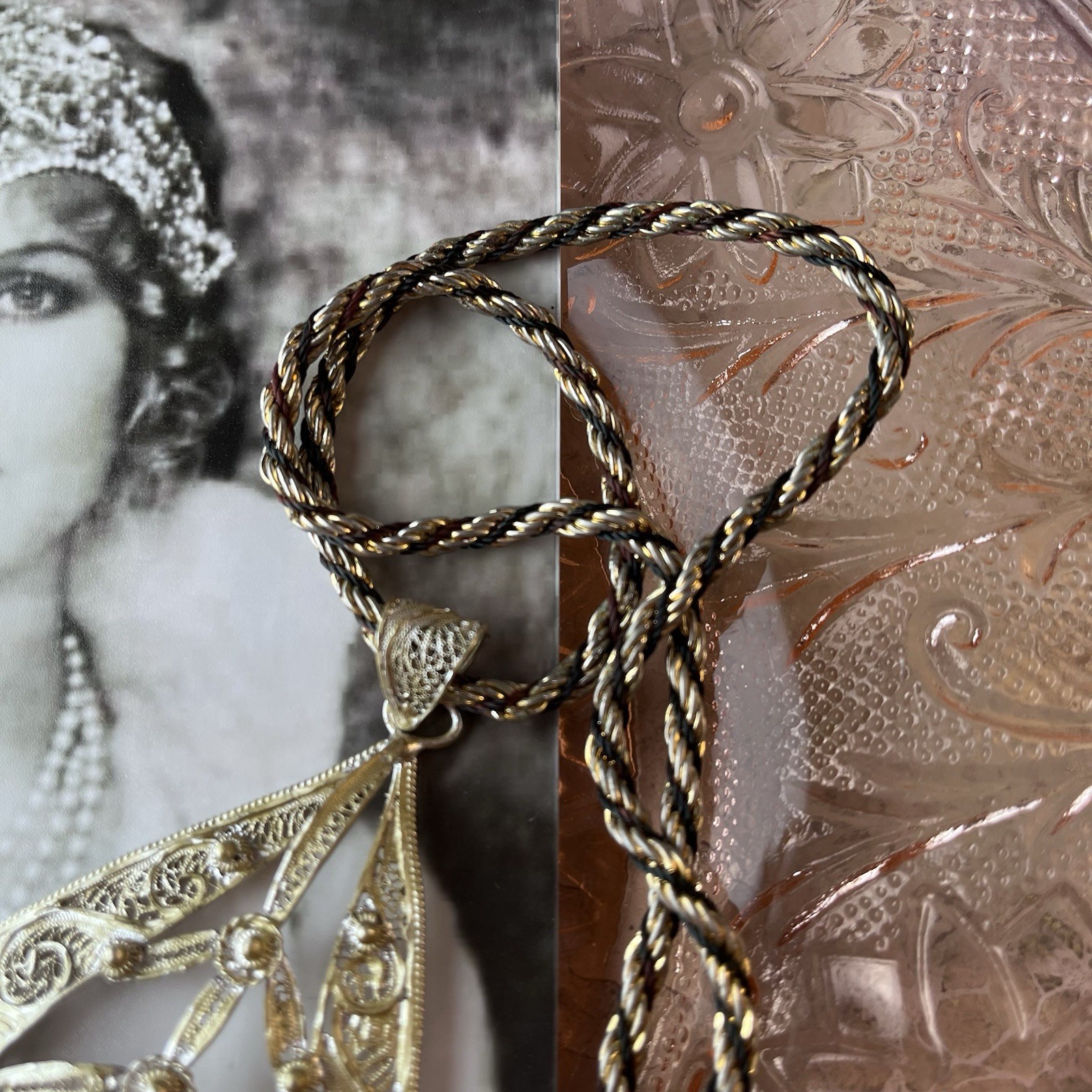 Vintage 1970s Cannetille Filigree 3.5” Pendant Twisted Rope Chain 18” Necklace