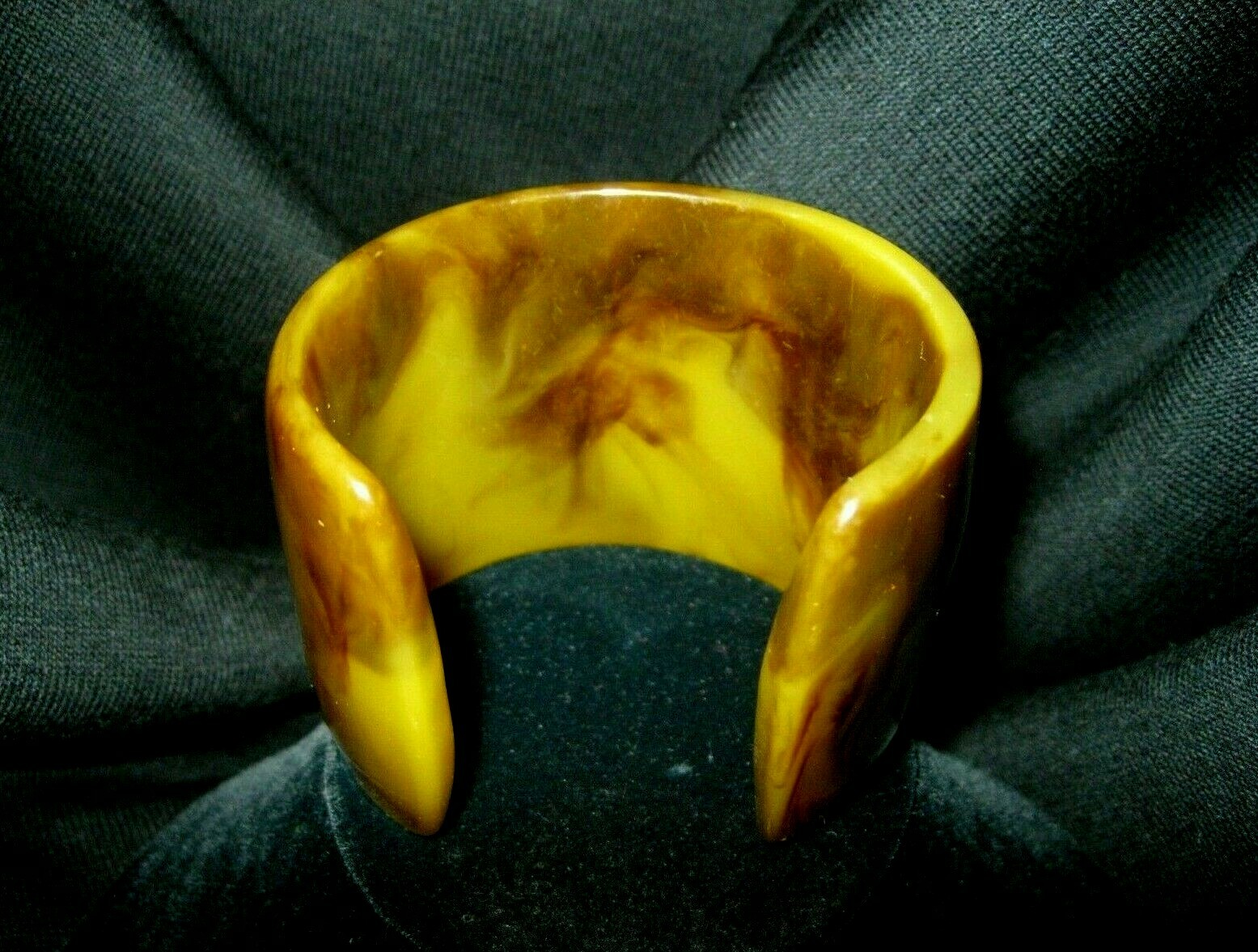 2-3/8″ Caramel Warm Olives Browns Spanish Moss Agate Marbled Horn Bakelite Cuff