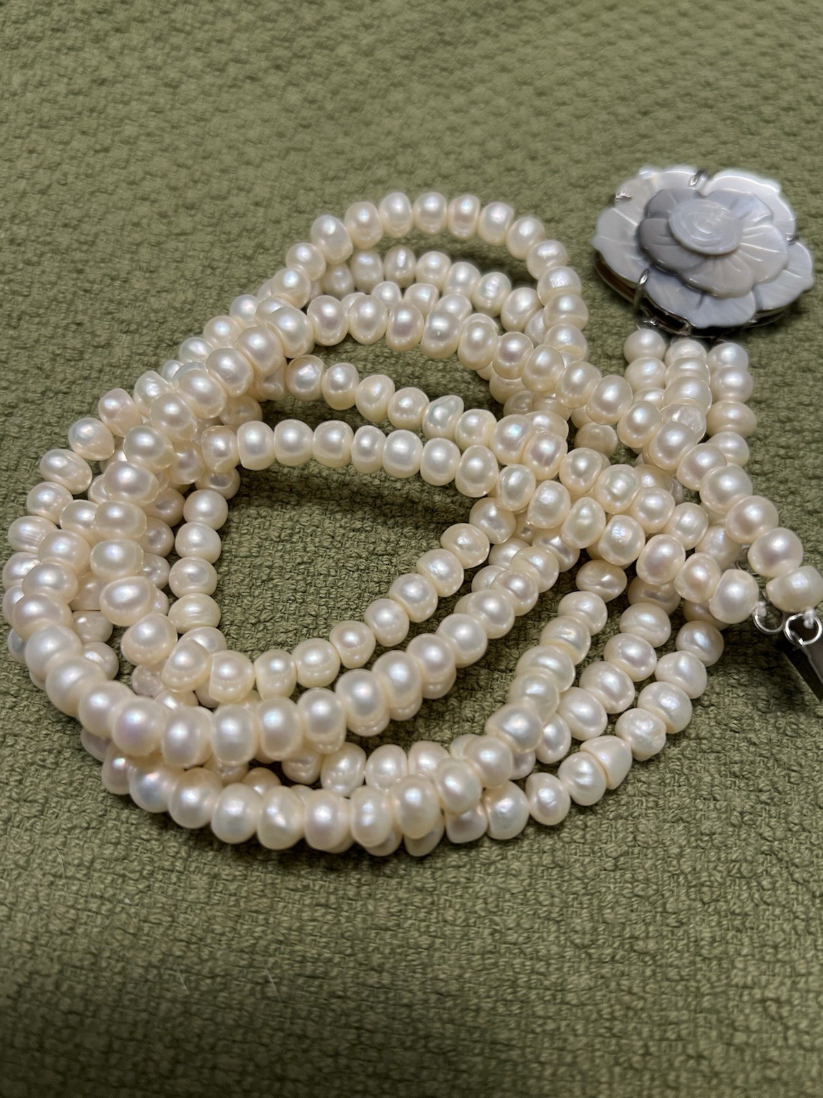 ESTATE 3 STRAND GENUINE WHITE PEARL NECKLACE 18-19” ABALONE FLOWER CLASP