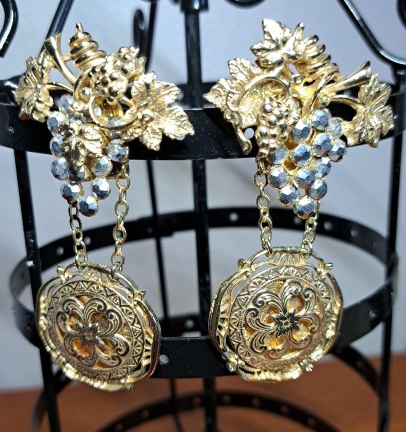 Vtg Kirk’s Folly Grape Clusters Clip Earrings Goldtone Crystals Dangle Medallion
