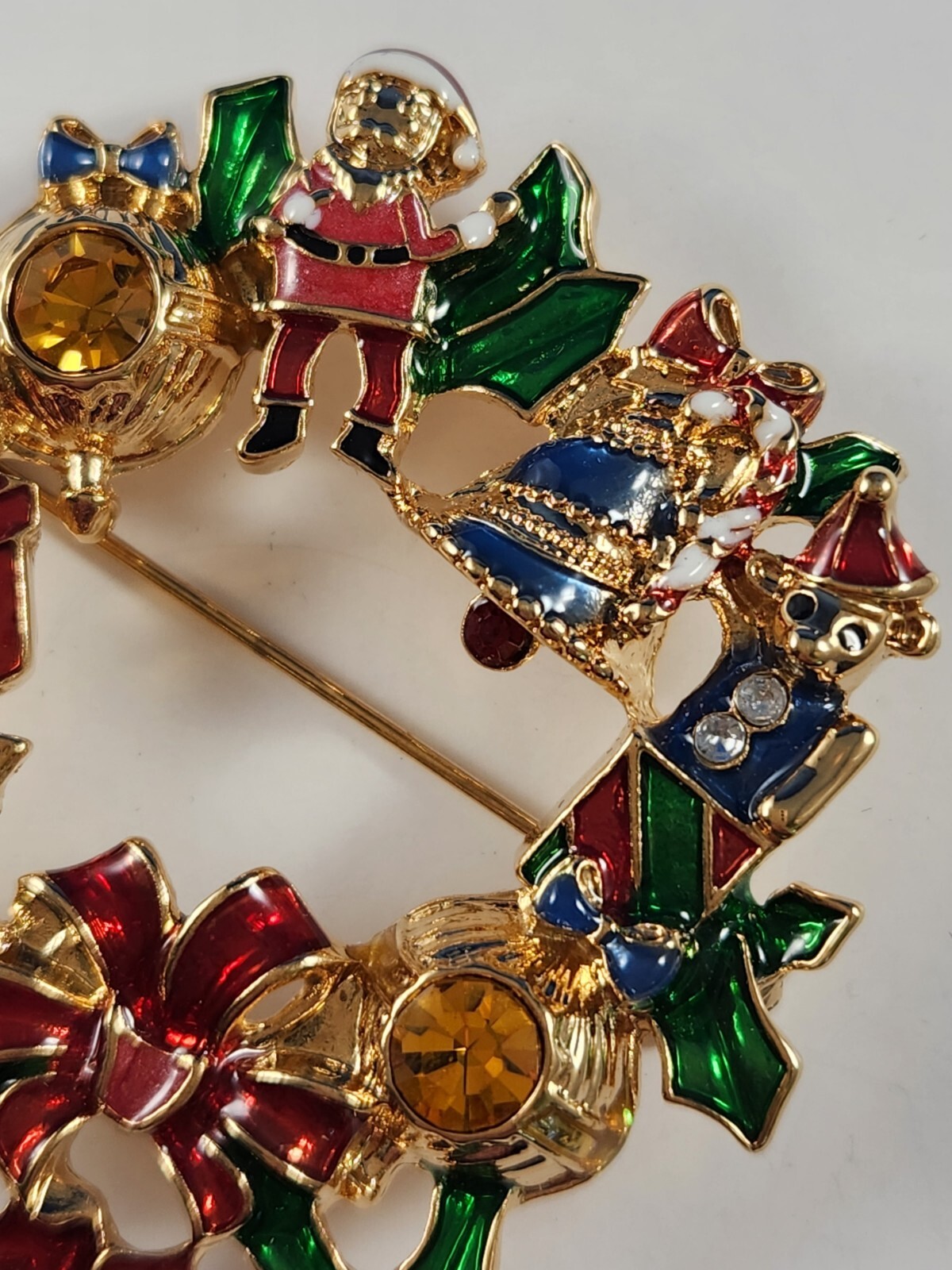 AVON Brooch Pin Christmas Collectible Holiday Wreath Rhinestones Santa Bell 2010