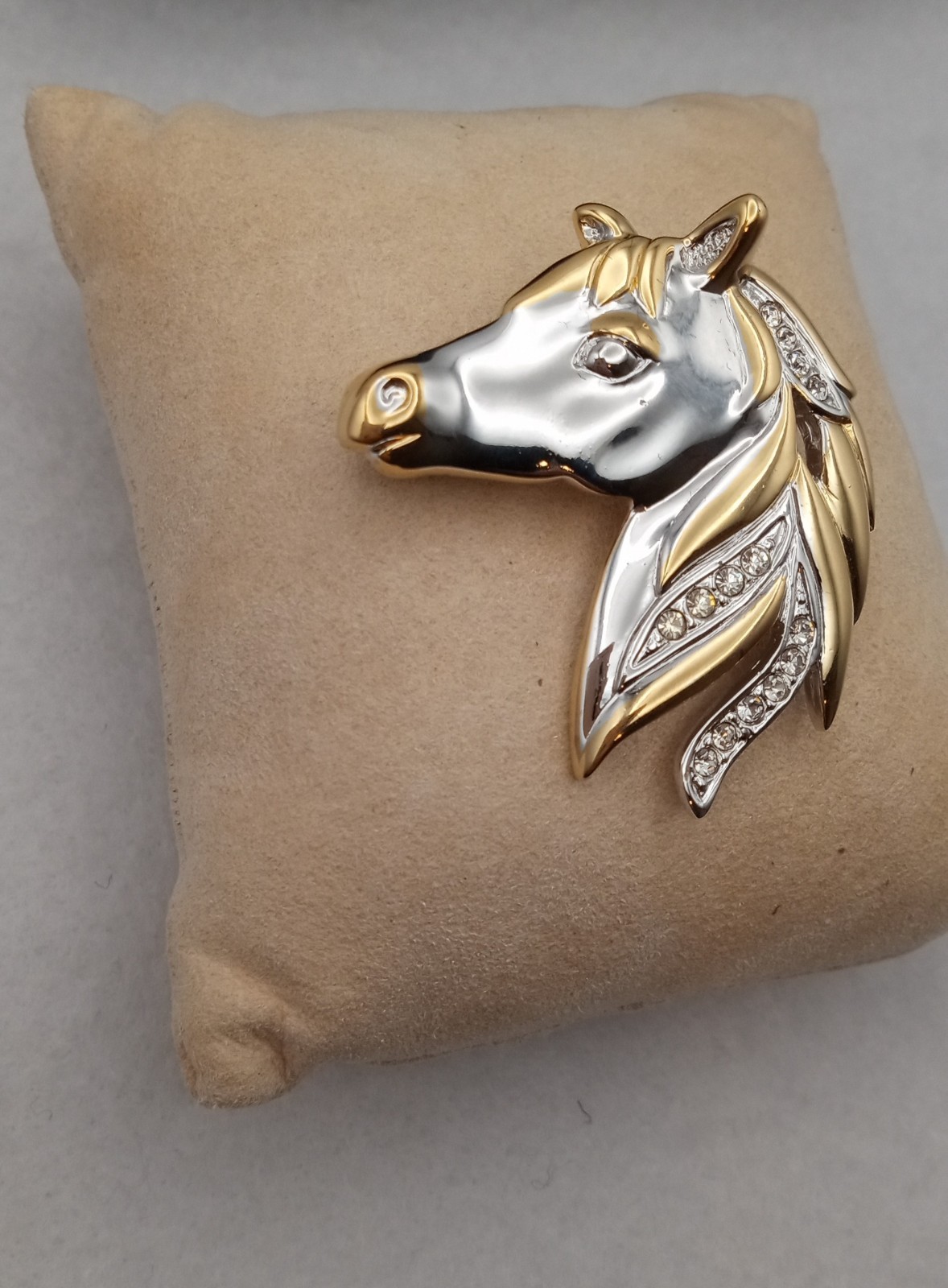 Horse Head brooch, Western 2 Tone Equestrian Shiny Gold /Silver Tone Rhinestone