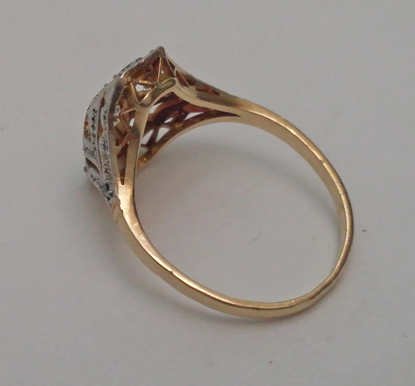 BEAUTIFUL VINTAGE ESTATE ART DECO 18K GOLD & 0.35CT DIAMONDS STYLISH RING
