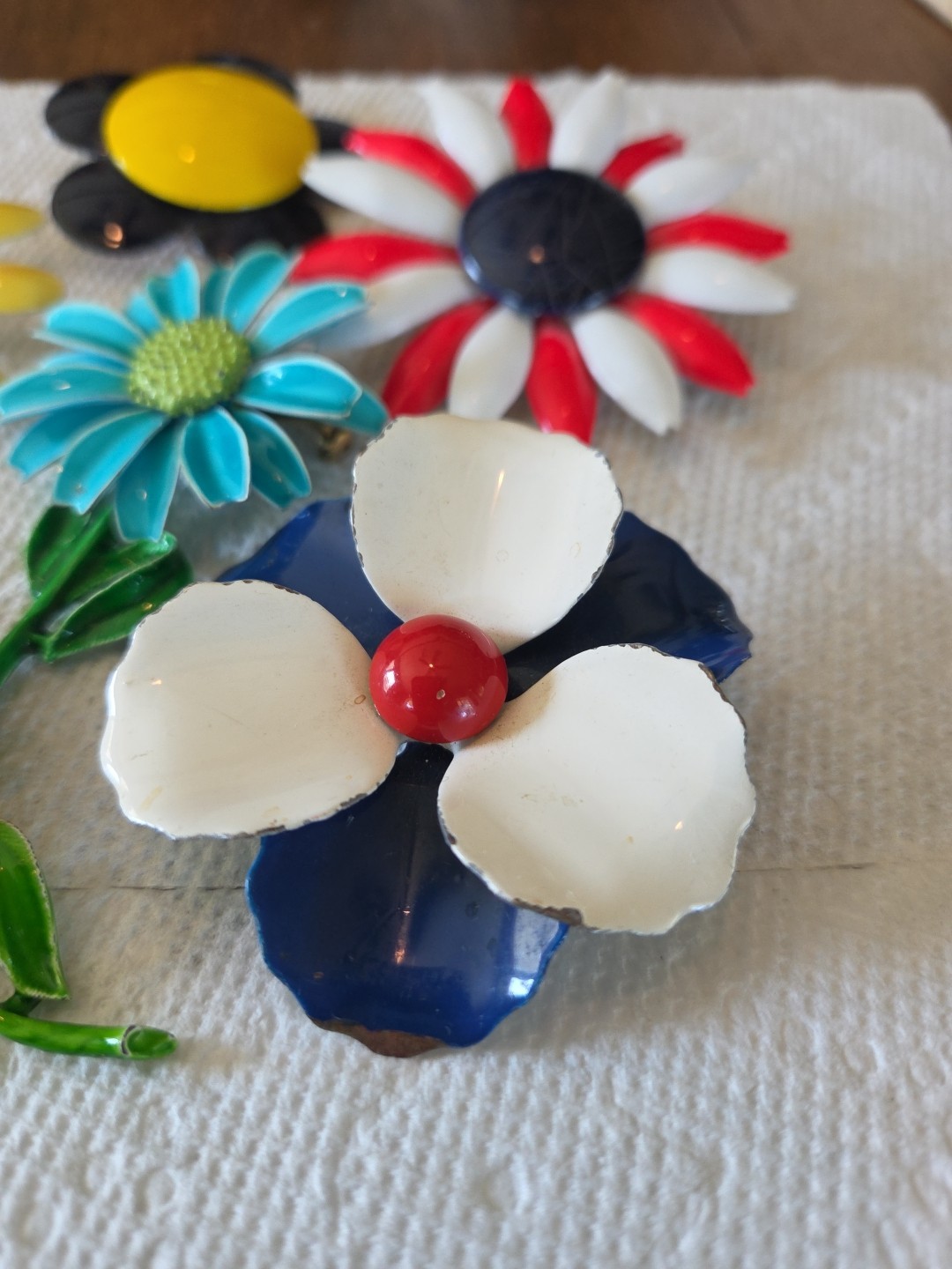 7 60’s Enamaled Flower Pins, Great To Brighten Up Any Outfit