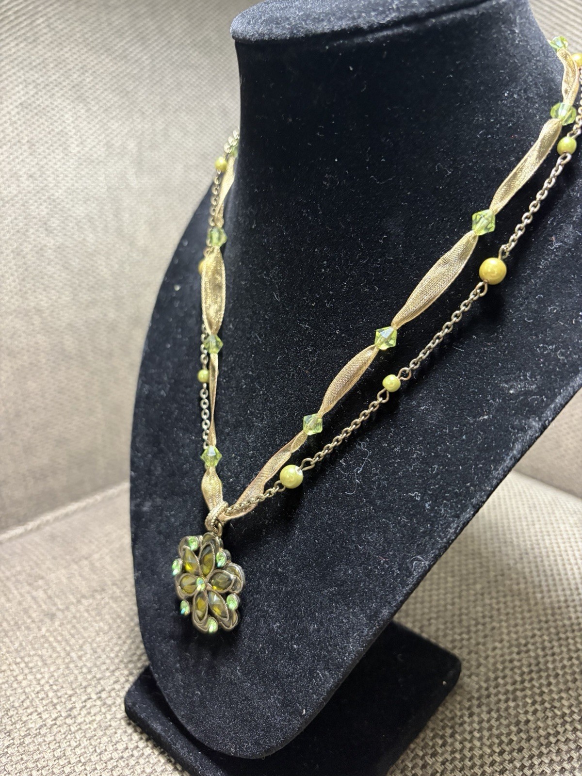 VTG 1928 Signed Moss Green Gold Tone Flower Necklace Double Strand Faux Pearls
