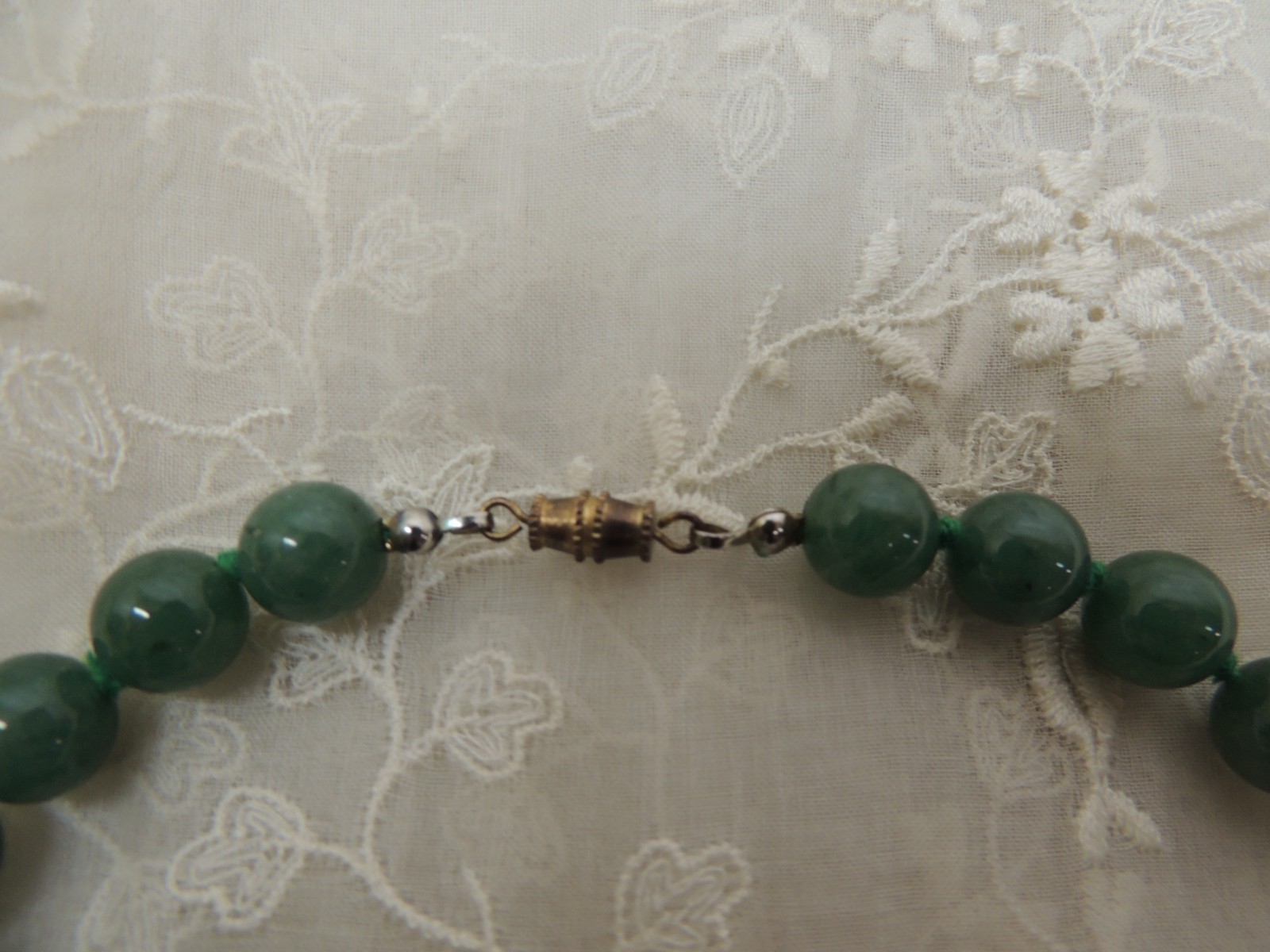 Vtg Dark Green Jade Stone Beaded Knotted Strand Necklace 18″