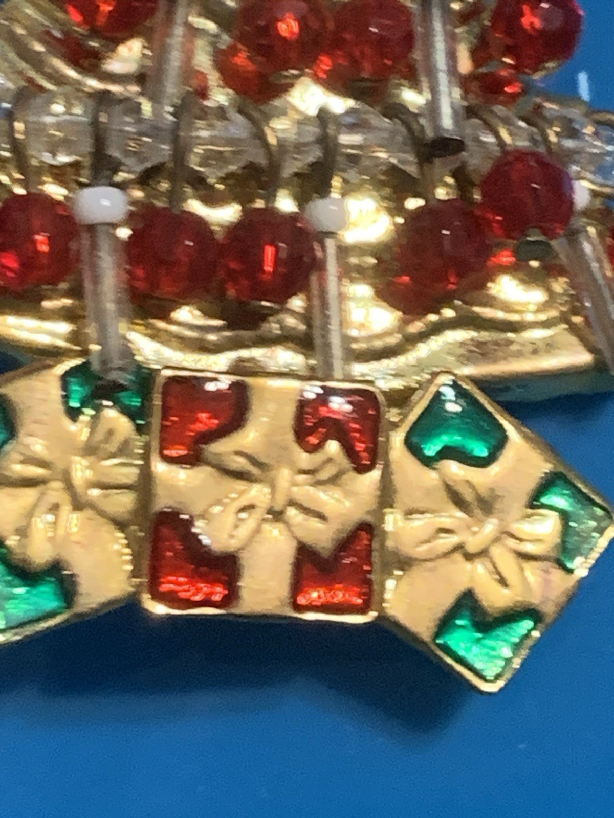 Vintage Collectible KC Marked Christmas Tree Pin Brooch Dangle Beads Presents