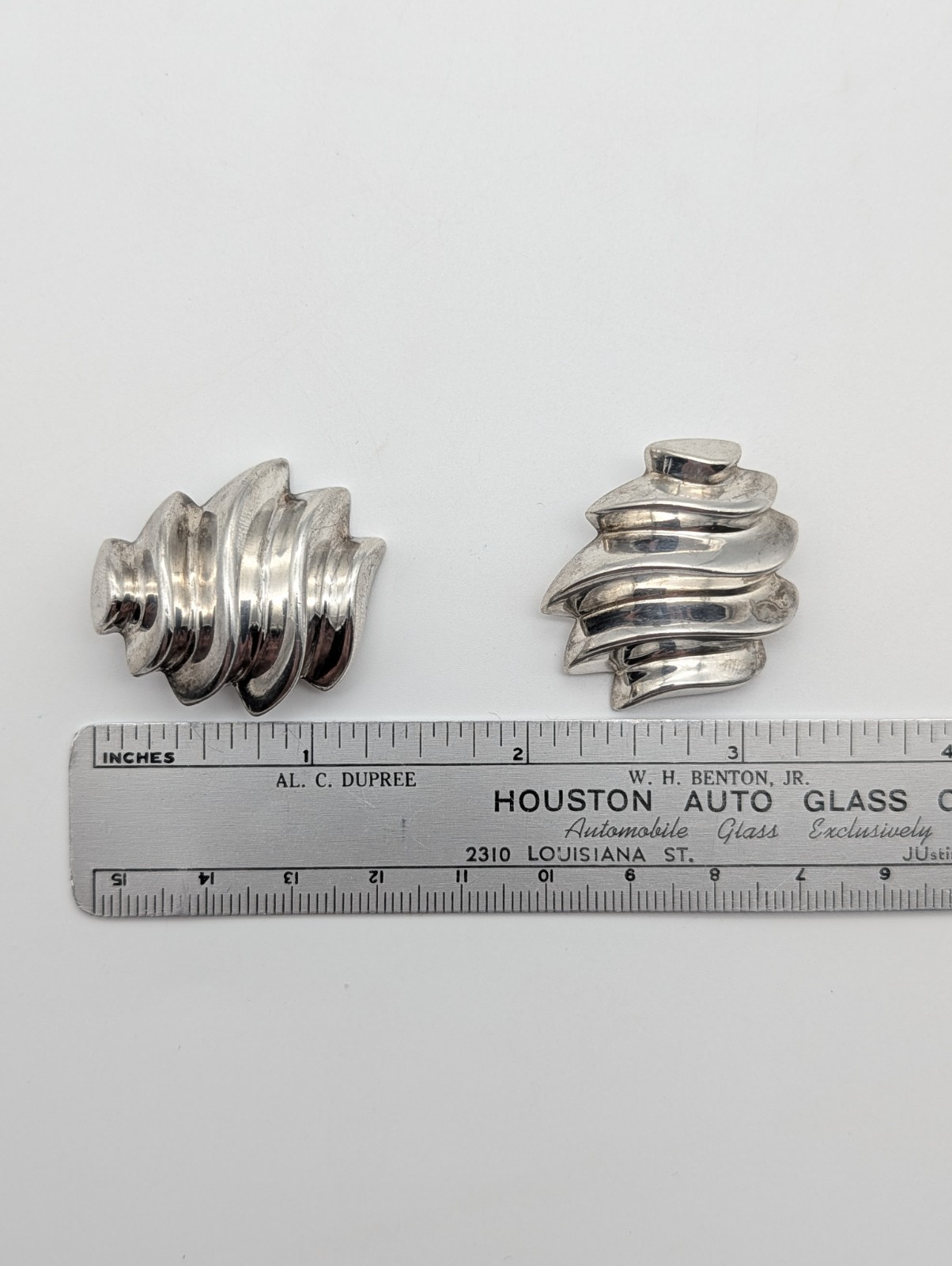 Vintage Modernist Bayanihan Sterling Silver Ribbed Wave Clip On Earrings 1¼”
