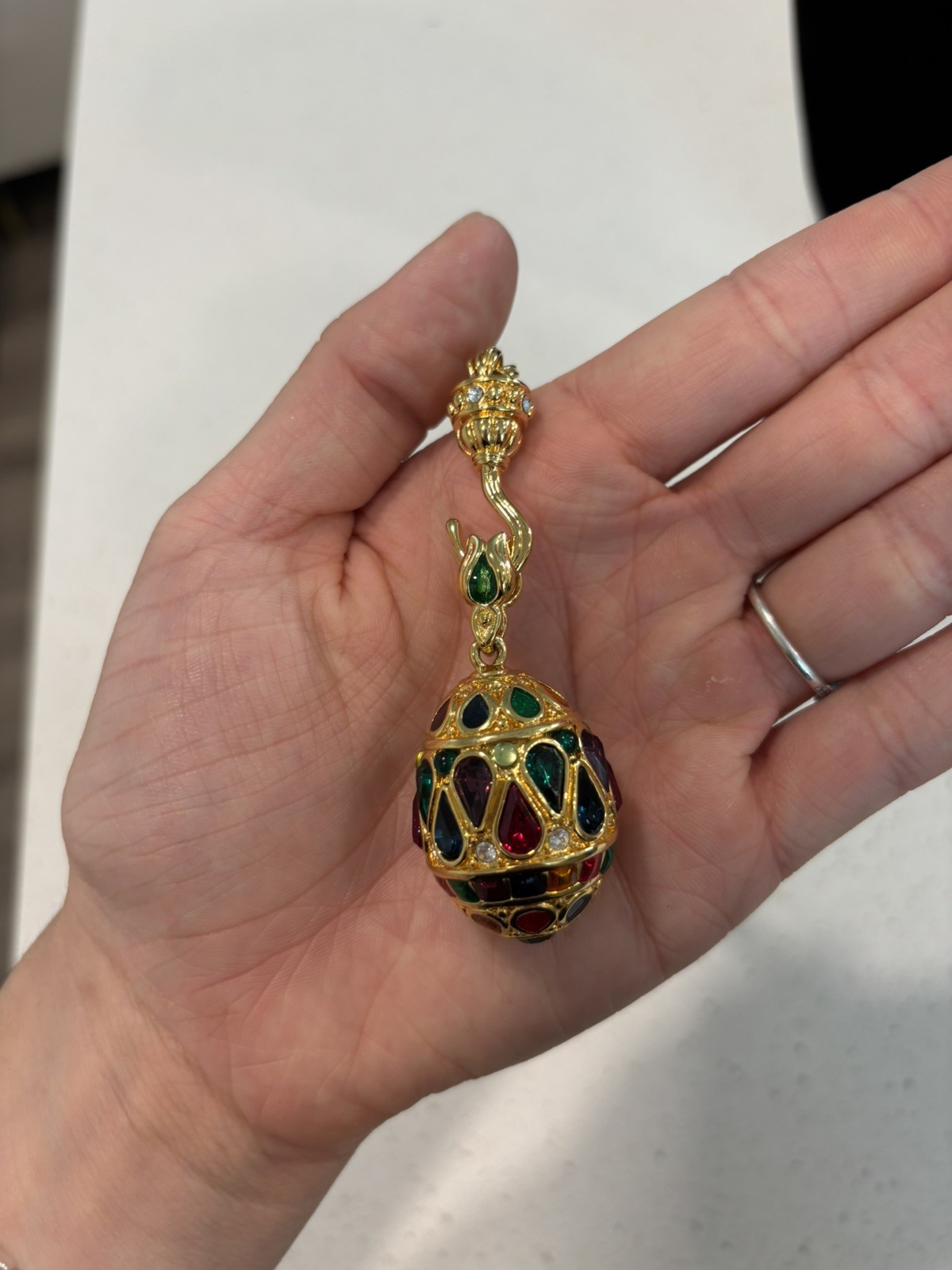 RARE joan rivers muticolor crystal egg pendant and hook chain