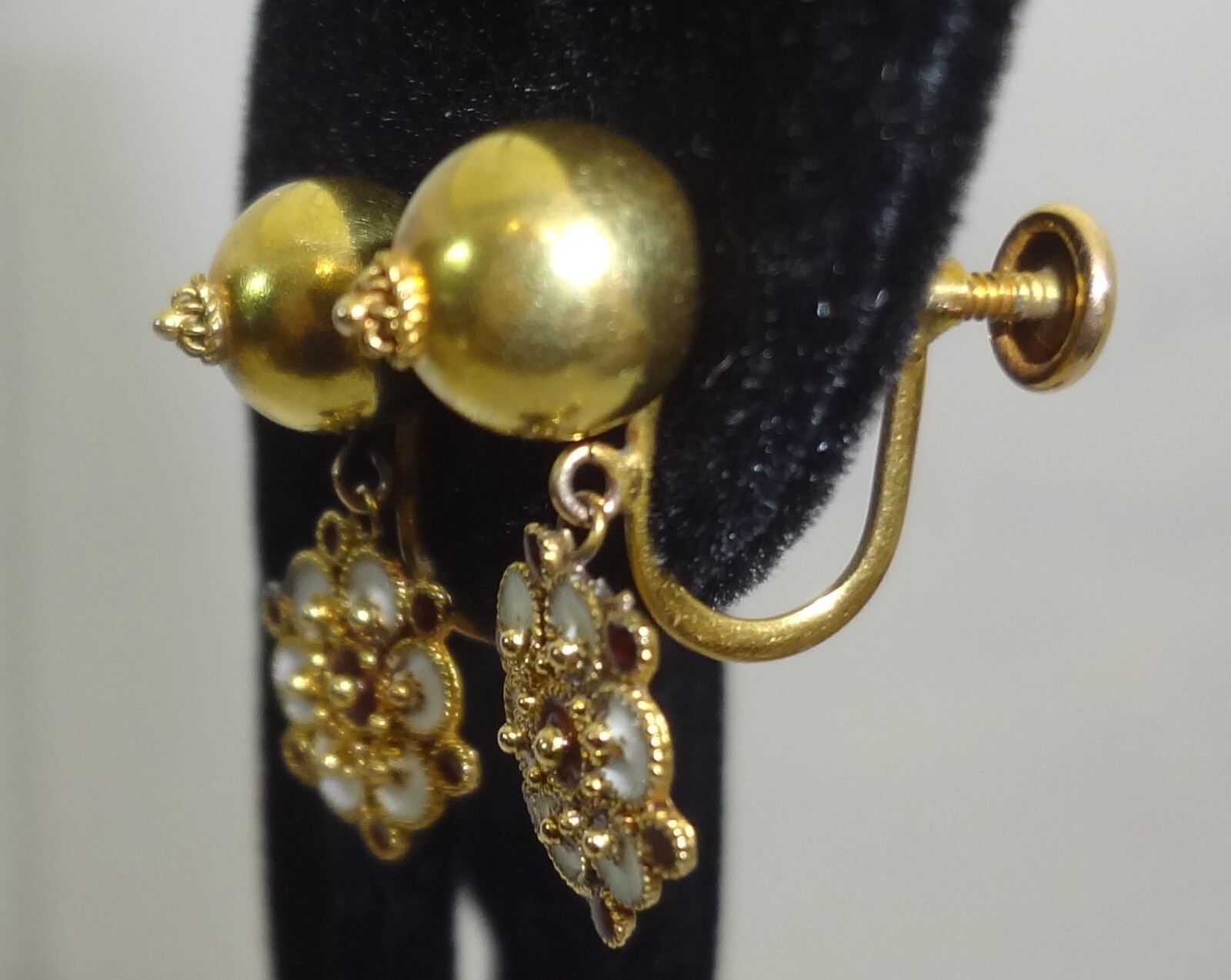 Vintage Etruscan Revival 10K Yellow Gold Red & White Enamel Screw Back Earrings
