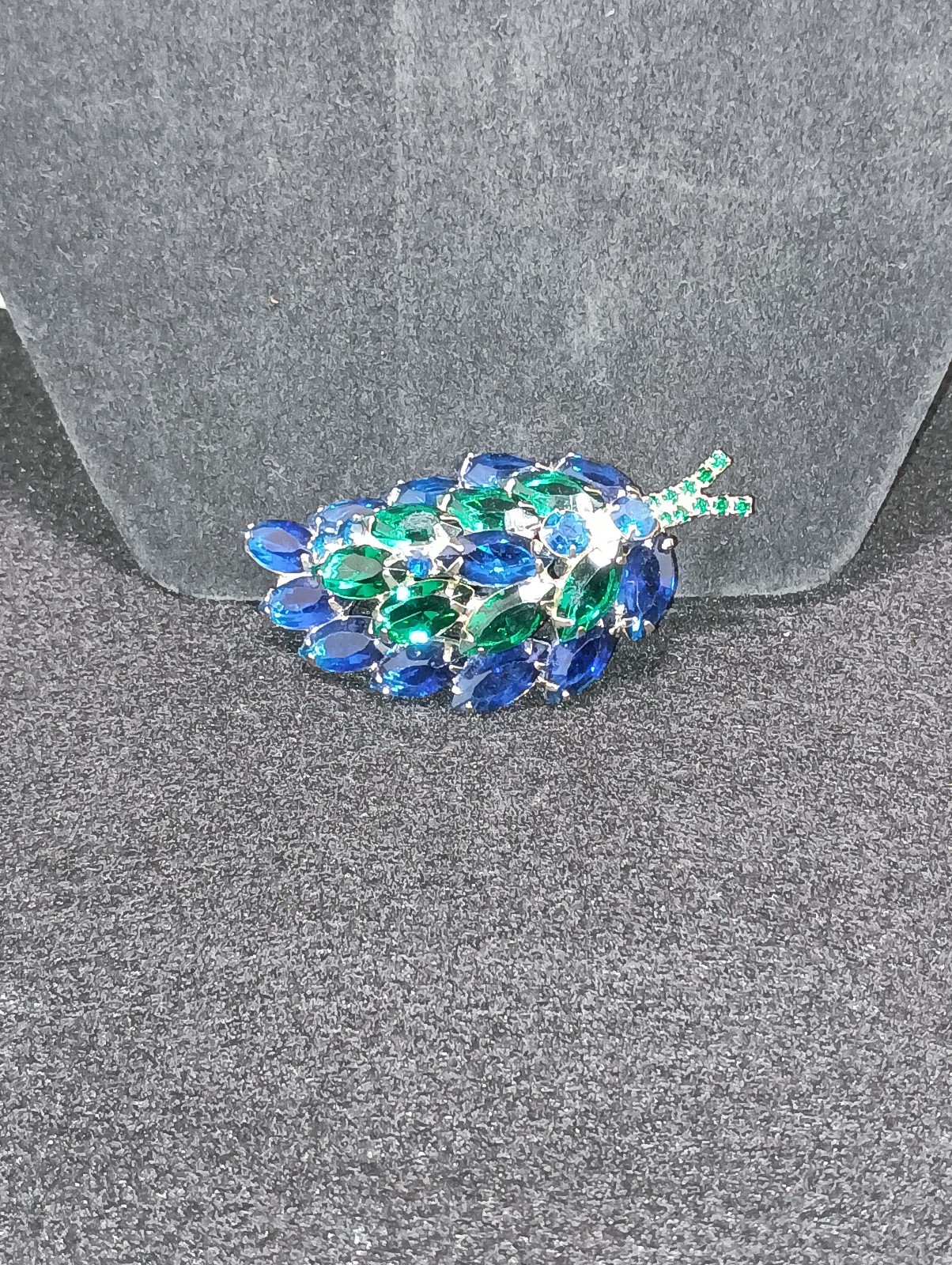 Vintage Emerald Green and Blue Leaf Style Brooch Silver Tone