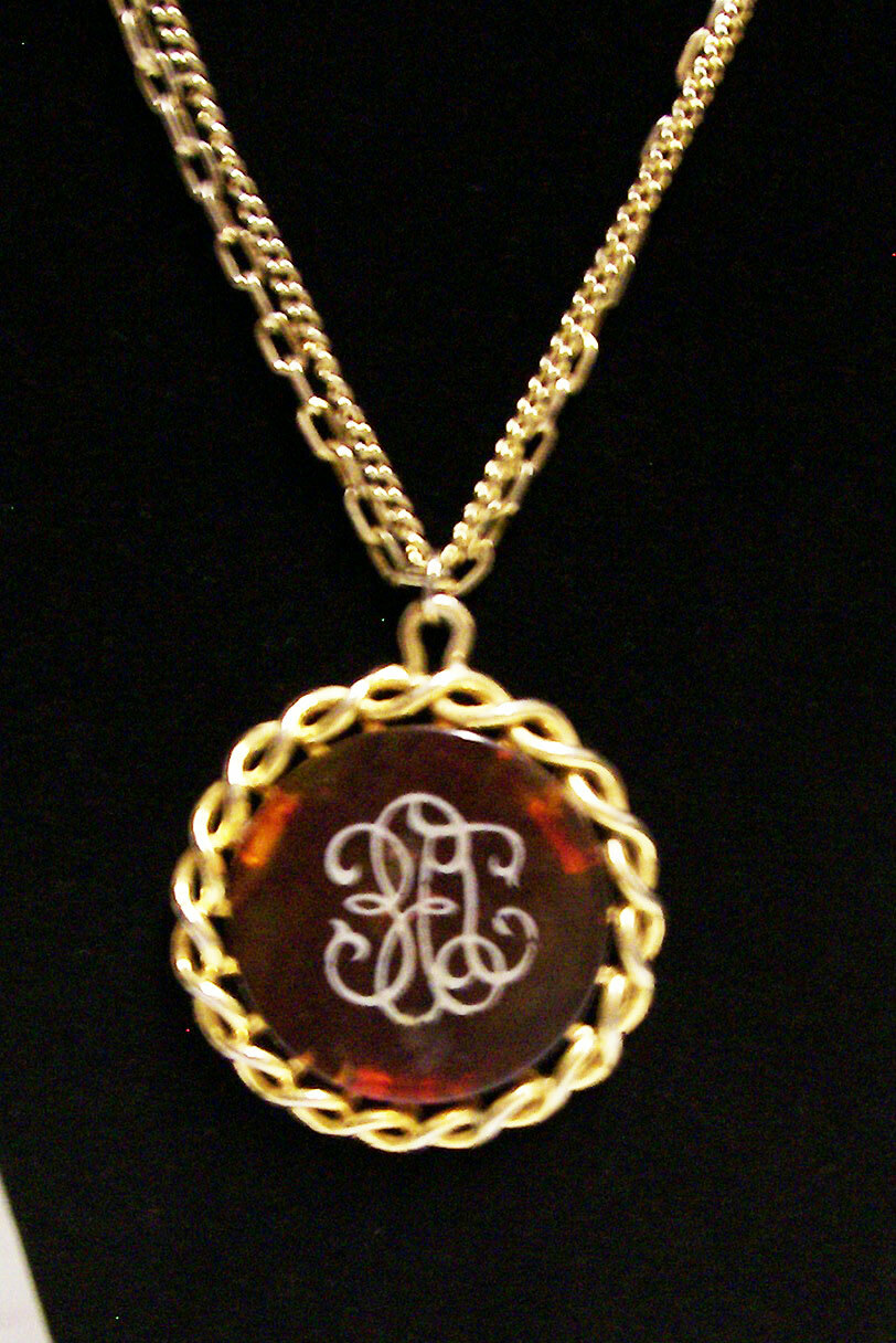 NECKLACE Unique Medallion Scroll Design w/Double Strand Rolo Cable Chains Vtg-A3