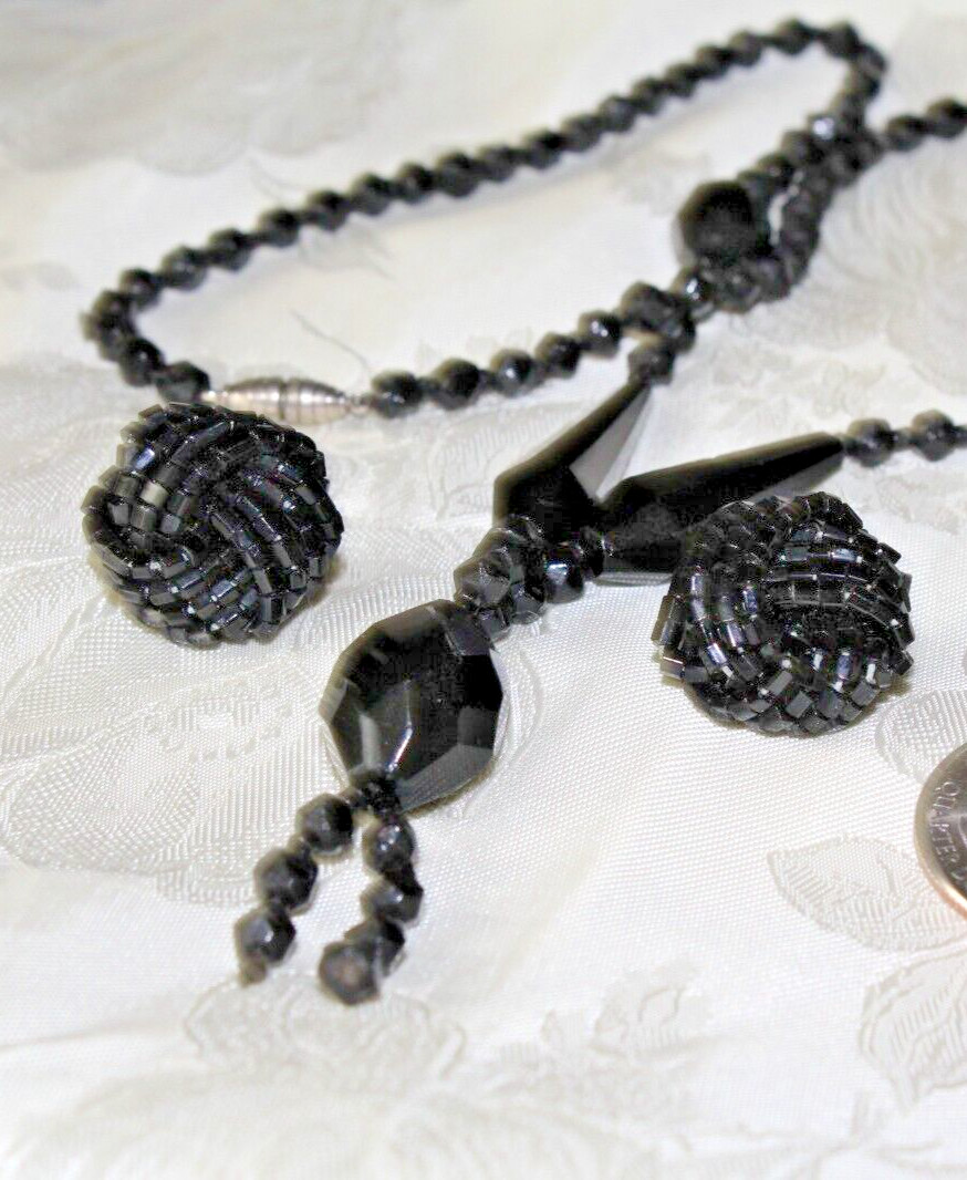 VTG BLACK GLASS TEAR DROP PENDENT NECKLACE+ CLUSTER BLACK SEEDBEAD CLIP EARRINGS
