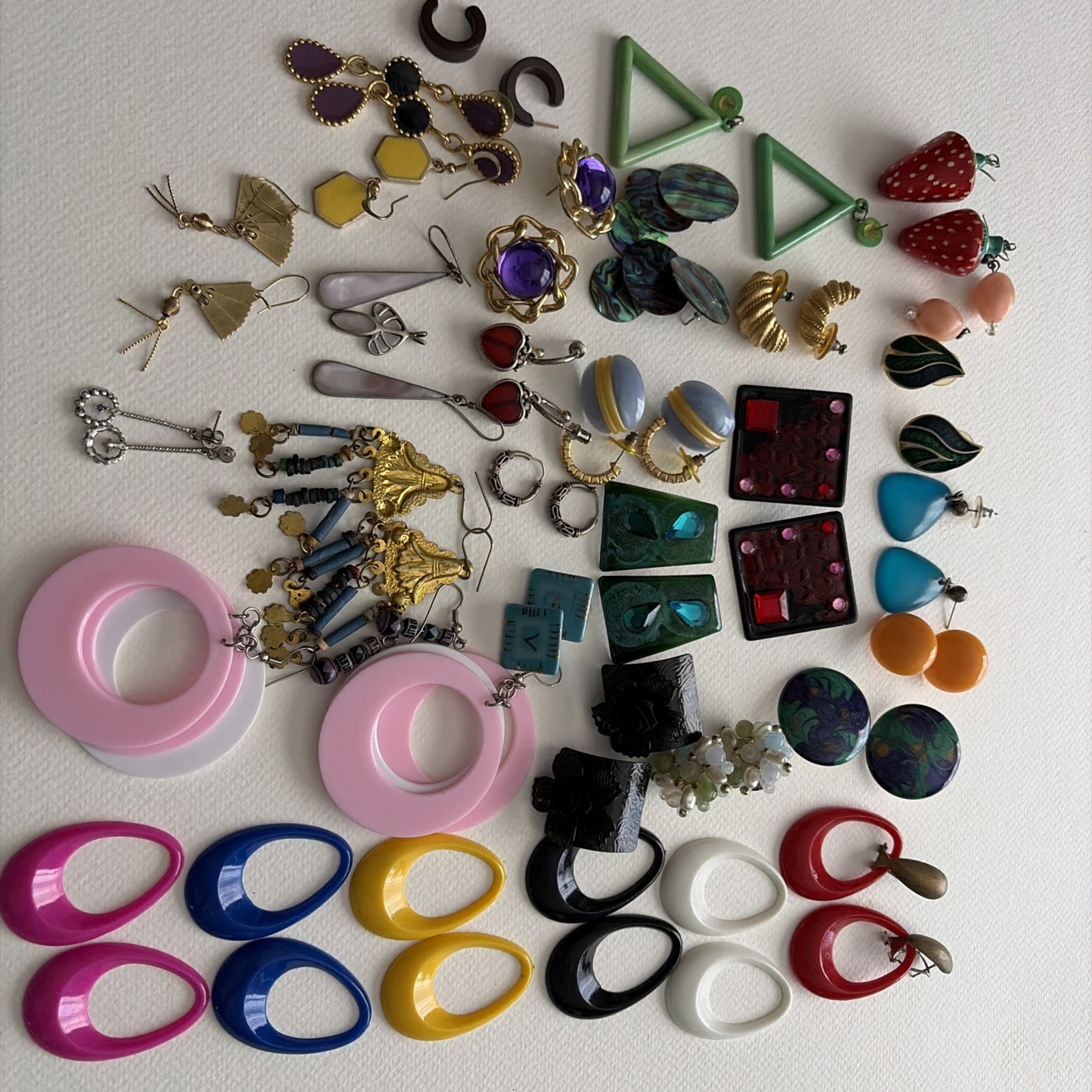 vintage Retro Lat Of 33 Pairs Of Pierced Earrings