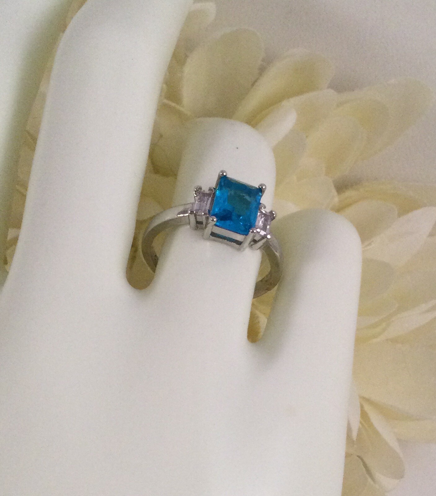 Vintage Jewellery Gold Ring Blue Topaz White Sapphires Antique Deco Jewelry