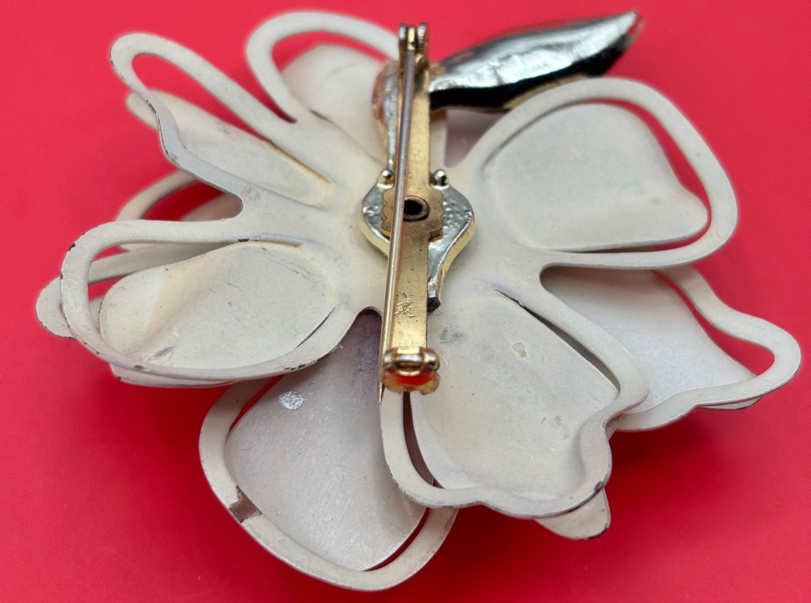 LOT OF 4 vintage Flower Brooches~RETRO Flower PINS~For Crafts~Mixed Media ART