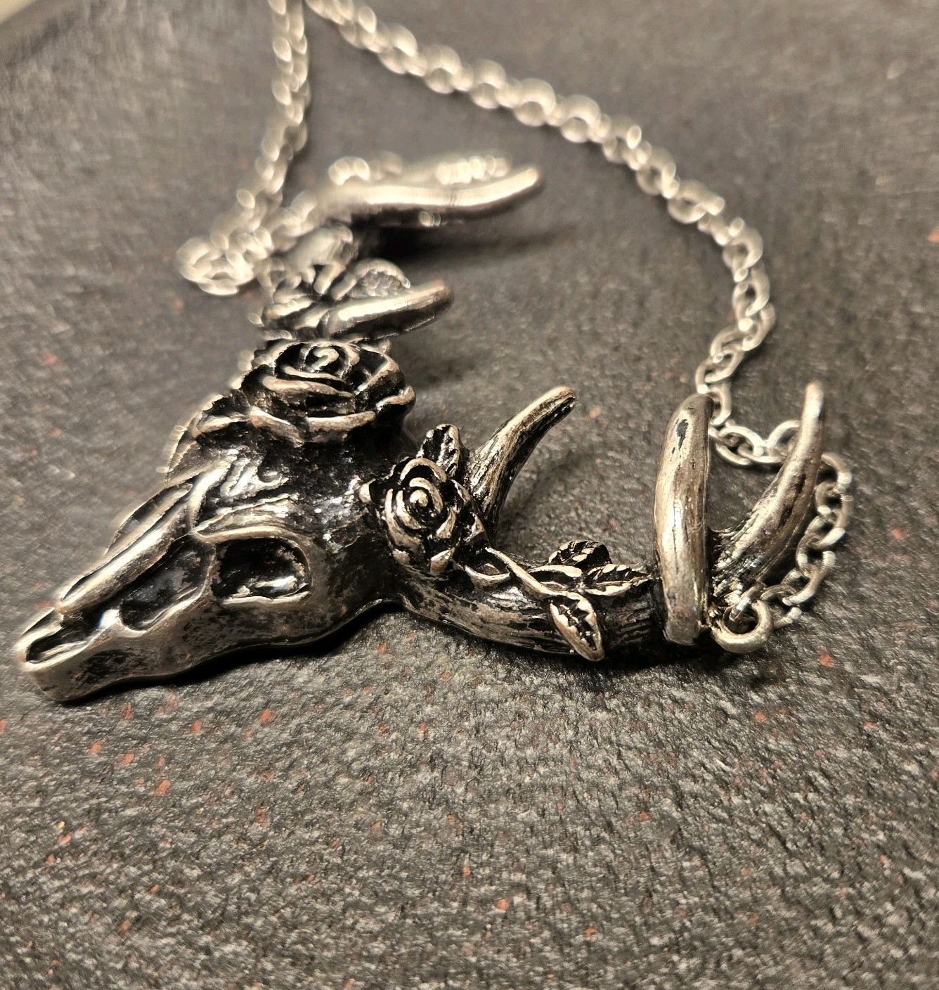 Deer Stag Skull & Roses Vintage Necklace Silvertone Jewelry Chain Link Hook 14″