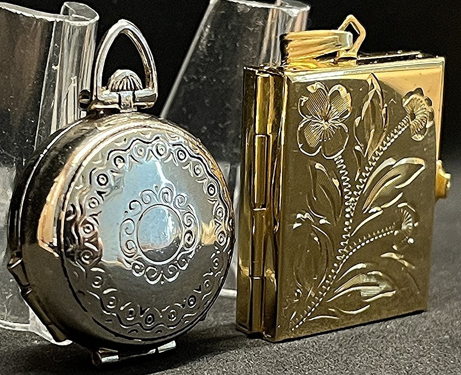 Vintage lot x2 locket photos “Coro” 4 photo way, Art Nouveau, amazing pieces