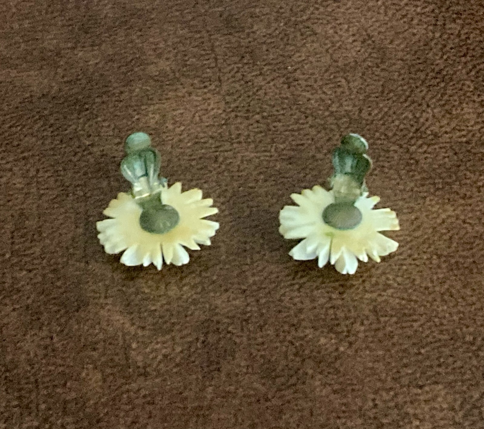 Vintage Daisy Flower Earrings Clip On White Yellow Retro Floral Jewelry