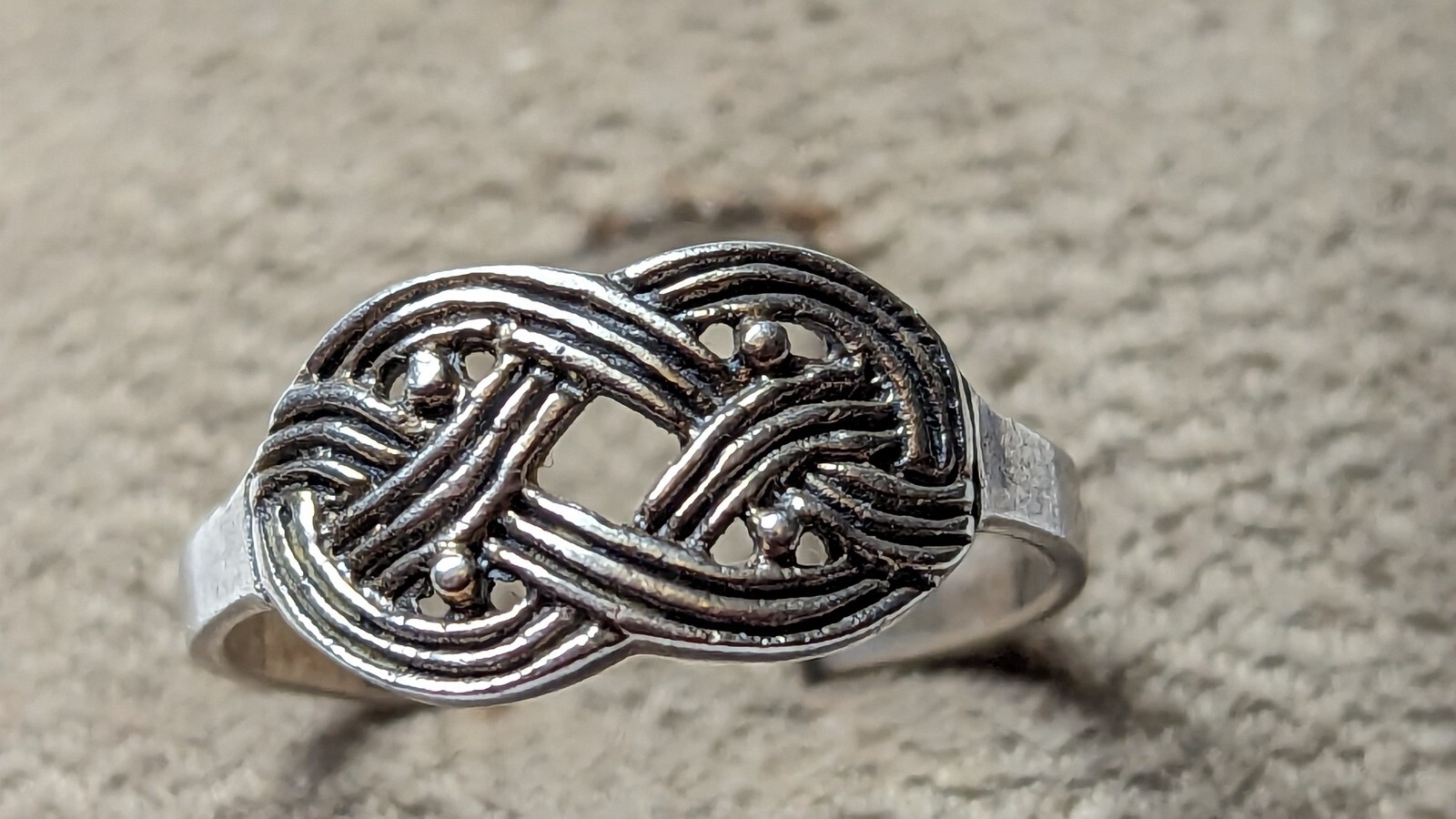 VINTAGE STERLING SILVER CELTIC RING ABOUT SIZE 8 1/4 HALLMARKED 925