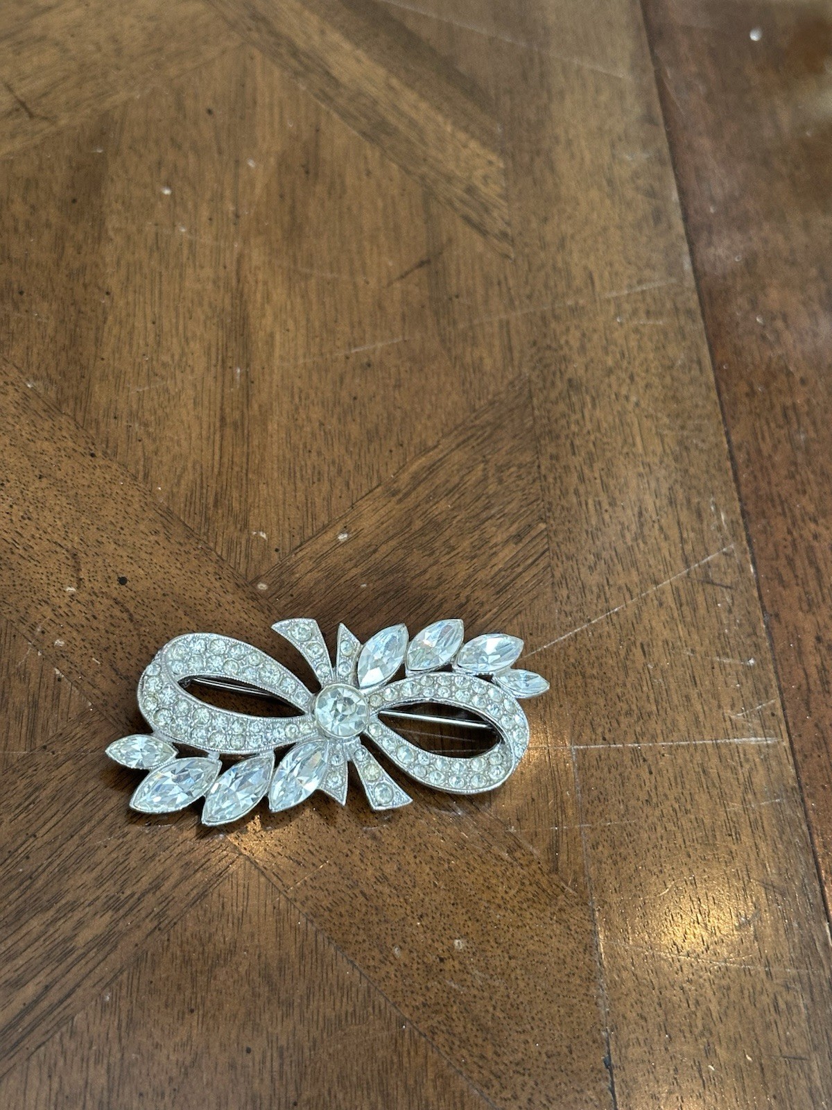 Vintage 1950’s/1960’s Rhinestone Ribbon Bow Brooch Silver Tone Nice!