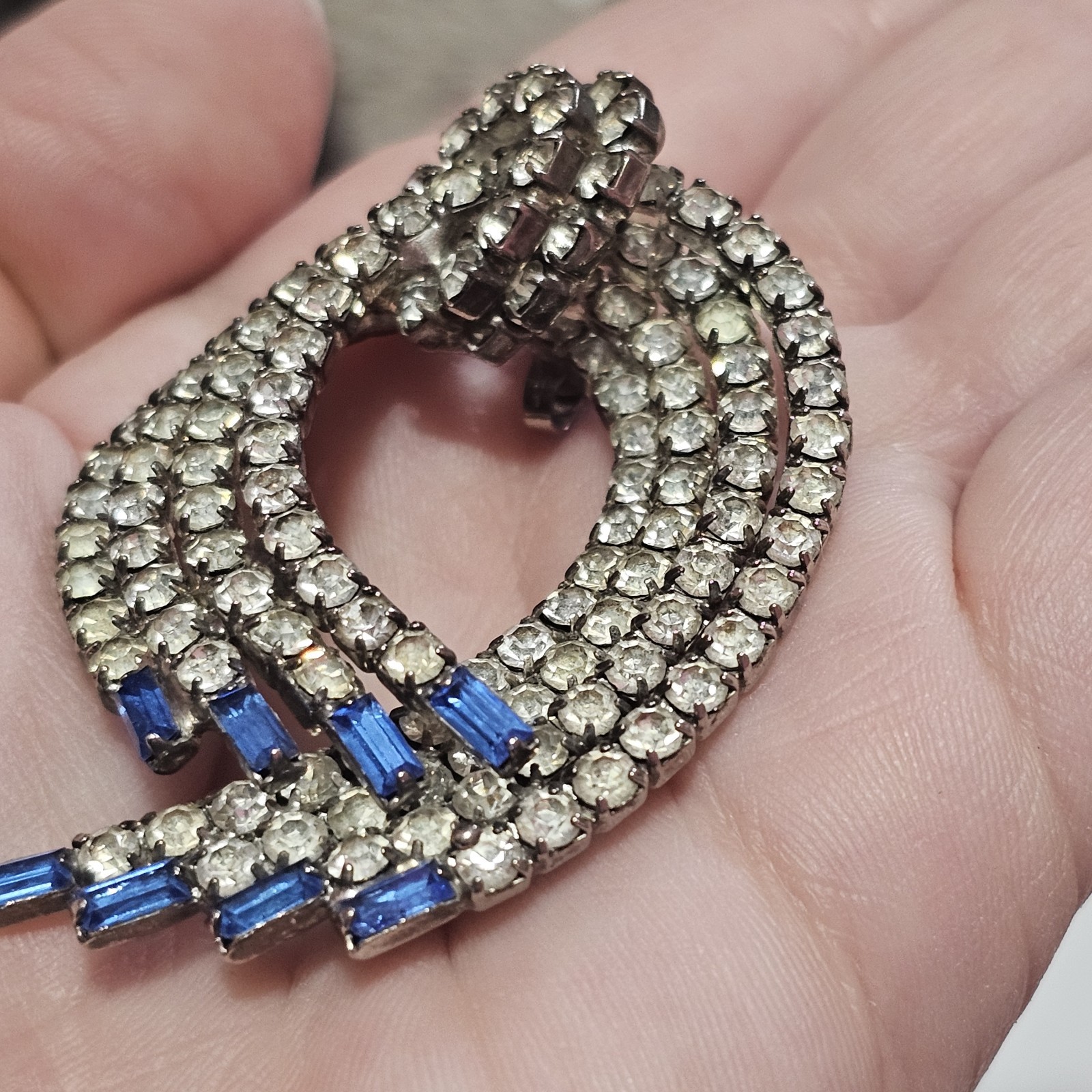 Vintage Blue Rhinestone Knotted Ribbon Pendant Arched Swirl Silver Tone Beauty