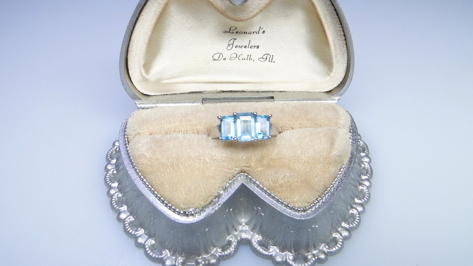 🌟Elegant 10K White Gold Ring w Trio of Blue Topaz Stones sz 7