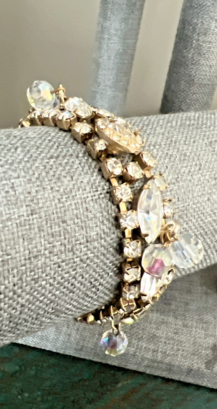 VTG. SIGNED KRAMER CLEAR RHINESTONE and CRYSTAL CHA CHA BROOCH and BRACELET SET