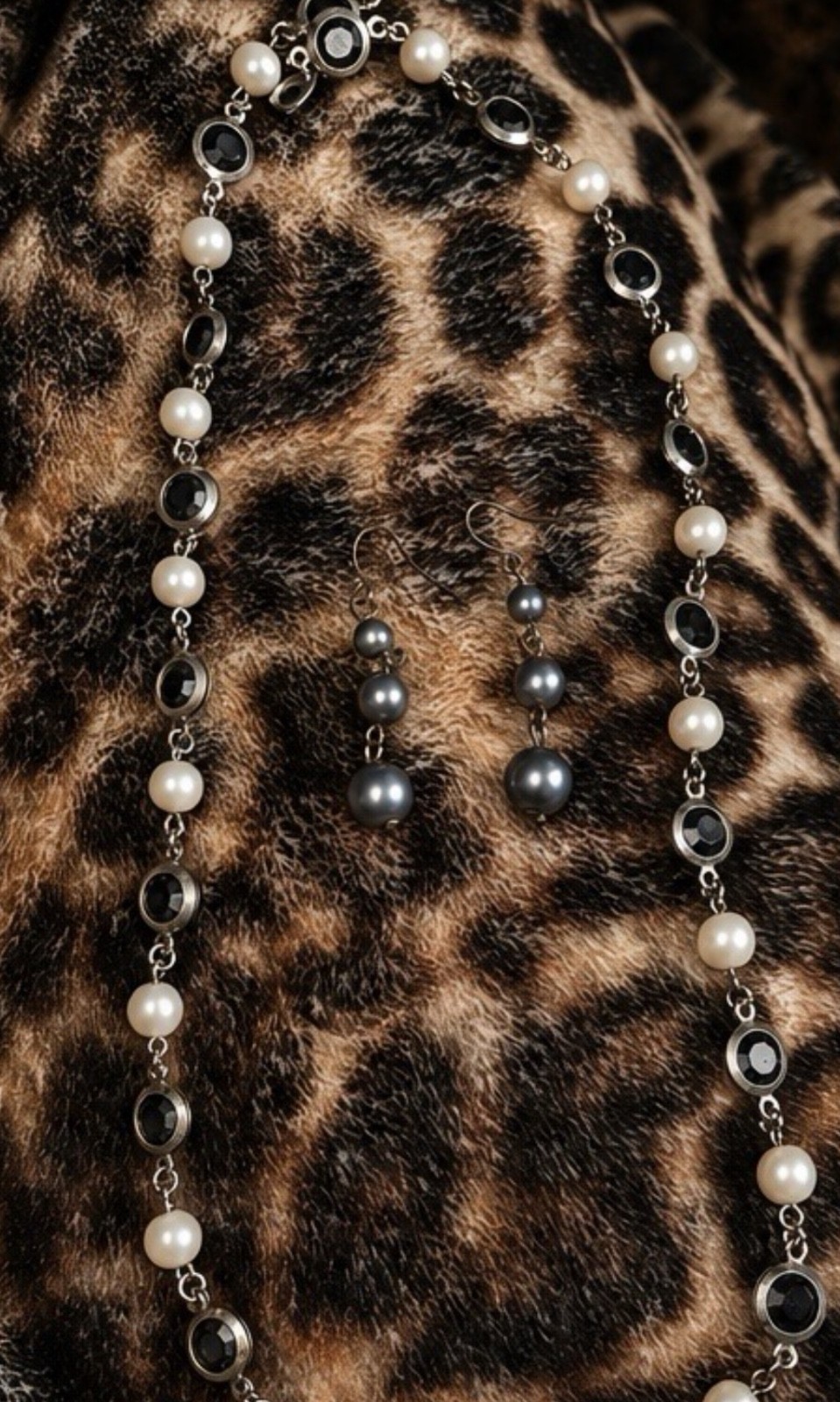 Vintage GoldTone Multicolor Bezel Rhinestones Faux Pearls 18” Collar Necklace