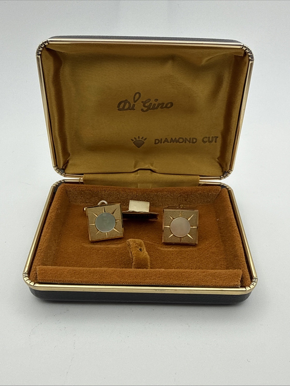 Di Gino Genuine Mother of Pearl Diamond Cut Cufflinks Set Vintage Men’s Jewelry