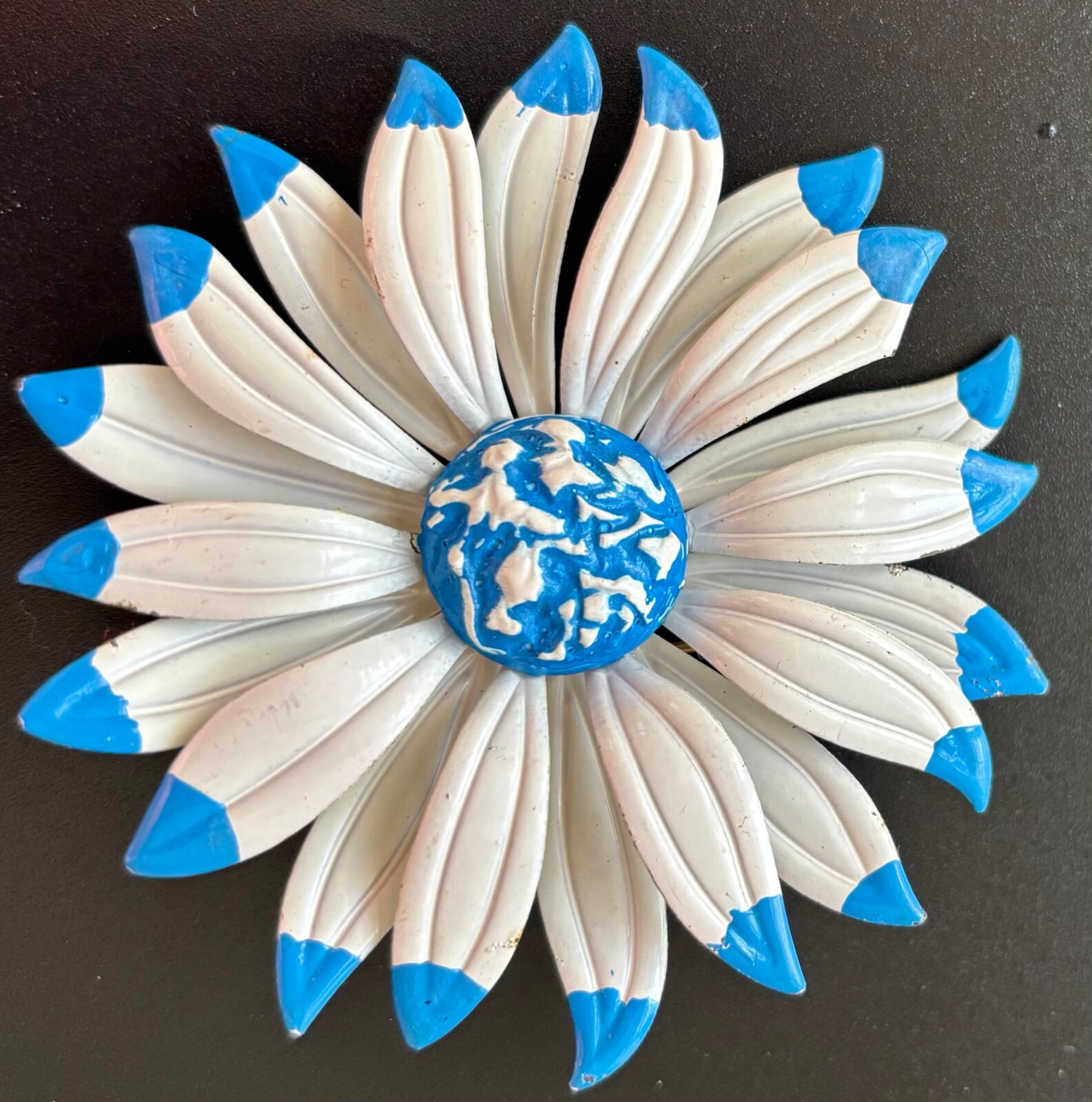 VINTAGE METAL ENAMEL FLOWER PIN,WHITE & BLUE DAISY BROOCH,FLOWER FASHION,COLLECT