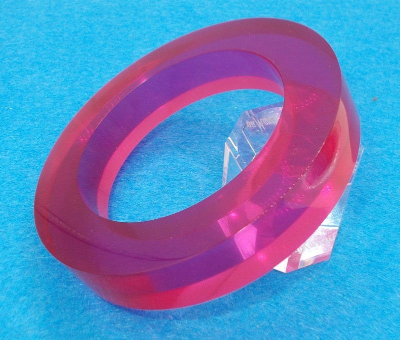 Vintage Clear Hot Pink Lucite Chunky Bangle Bracelet 1990s Designer 5/8″ Wide