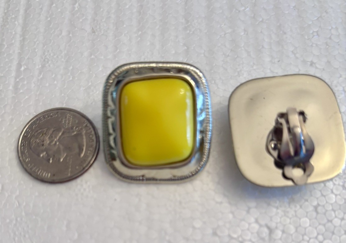 Lot Of 6 Pair Vintage 1980s Clip Earrings Yellow Gold Amber Red Black Green