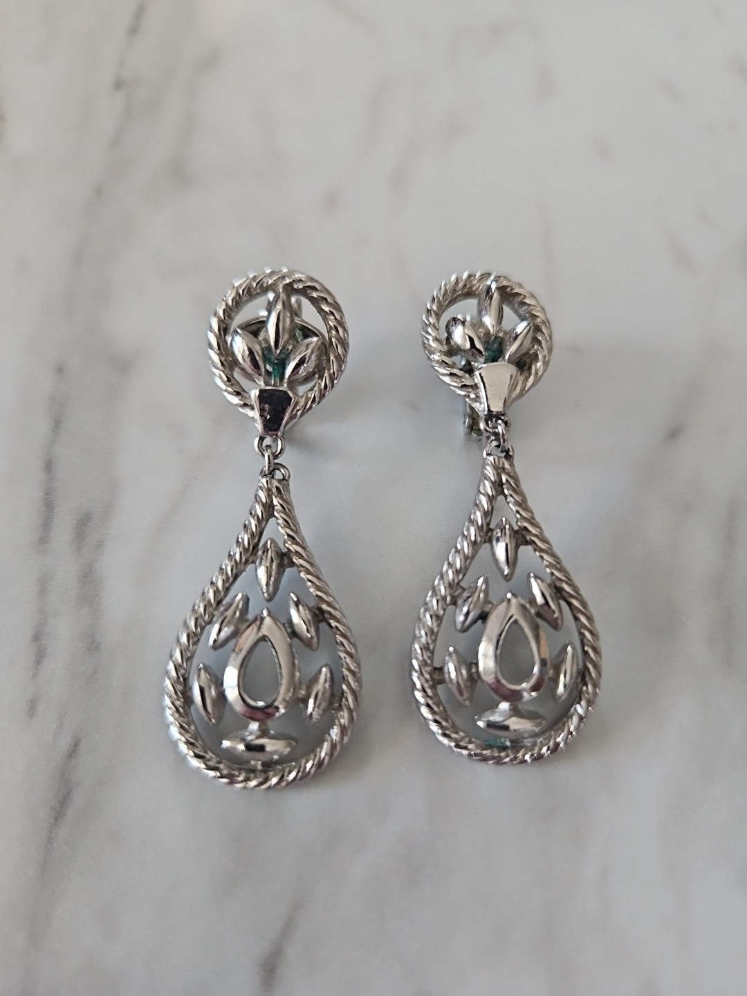 Vintage Trifari Silver Tone Dangle Clip On Earrings Tear Drop Modern Classic