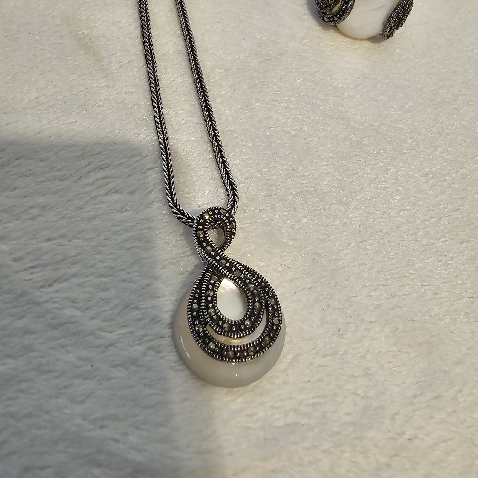 Vintage Mother Of Pearl Stone Fitted Earrings Necklace Ring Size 9/10. CW 925 SS