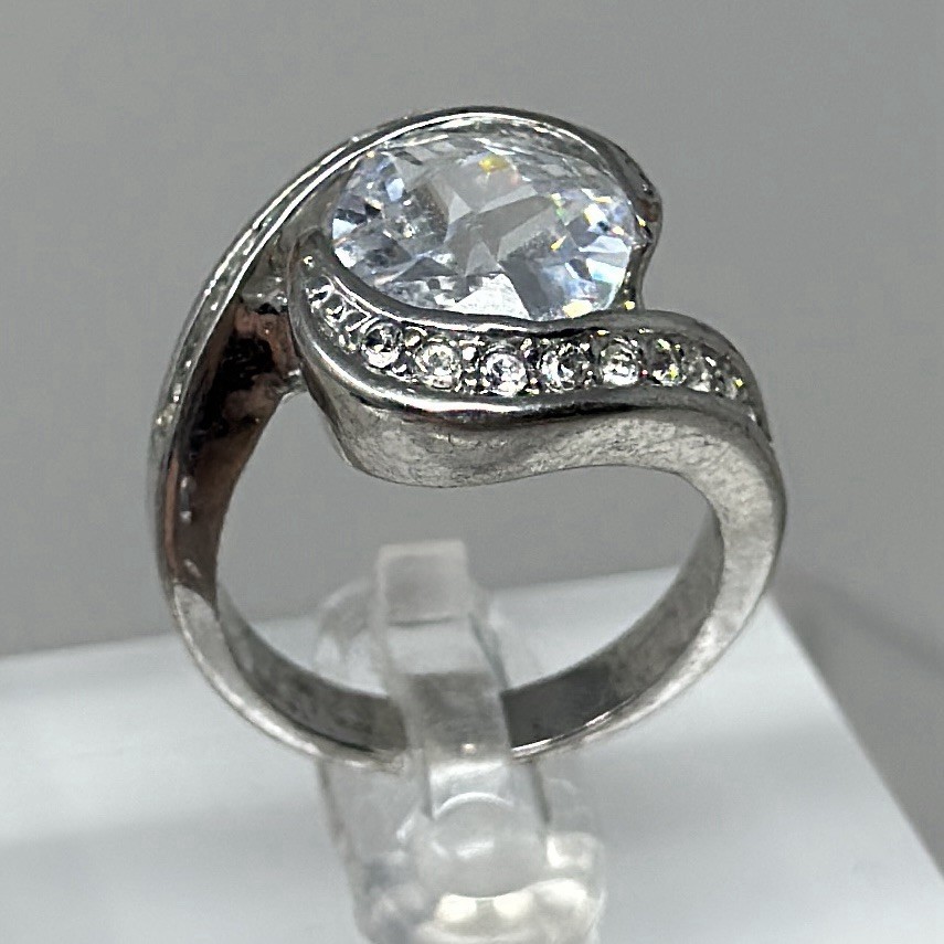 Vintage Silver Tone Cushion Cut Crystal Tension Setting Cocktail Ring Size 7