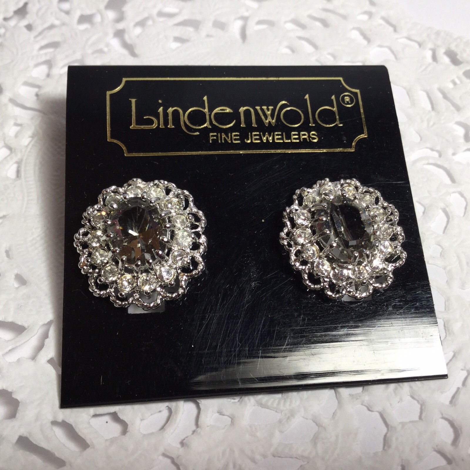 VINTAGE PAIR OF LINDENWOLD FINE JEWELERS CLIP ON EARRINGS RHINESTONE UNWORN USA