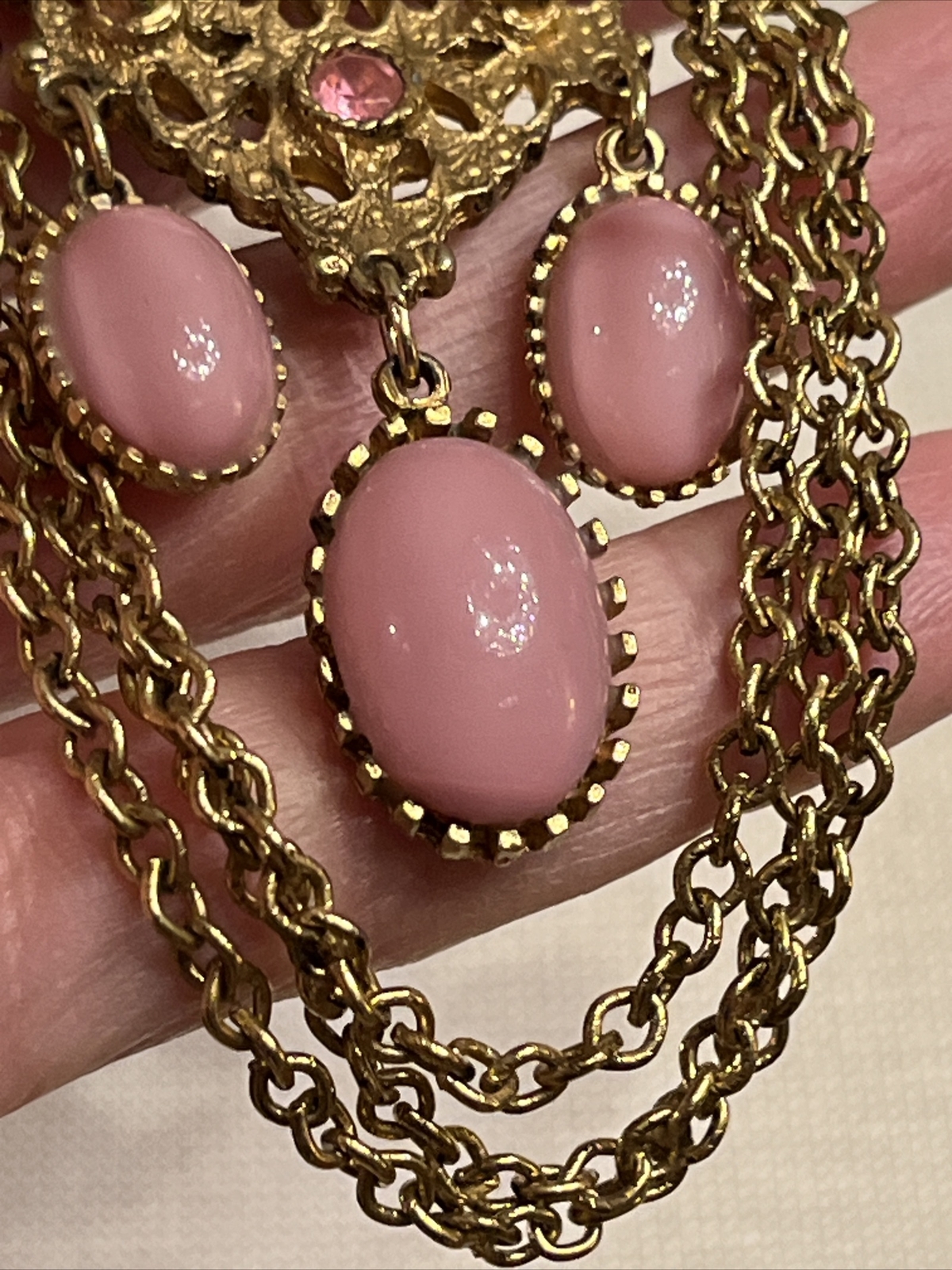 Vintage Pink Gripoix Glass Cabochon Dangle Drop Ornate Pendant Necklace Gold