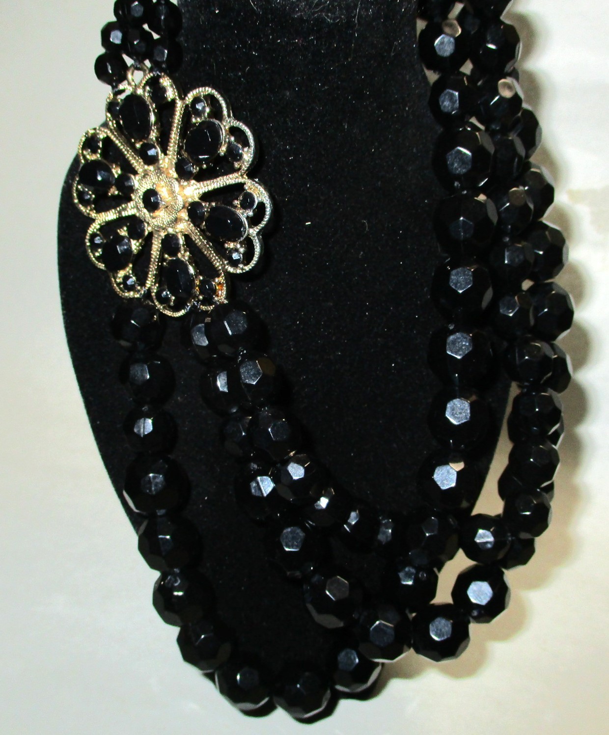 VINTAGE 1960s VICTORIAN REVIVAL BLACK MOURNING NECKLACE, FLOWER W/ HEART PETALS