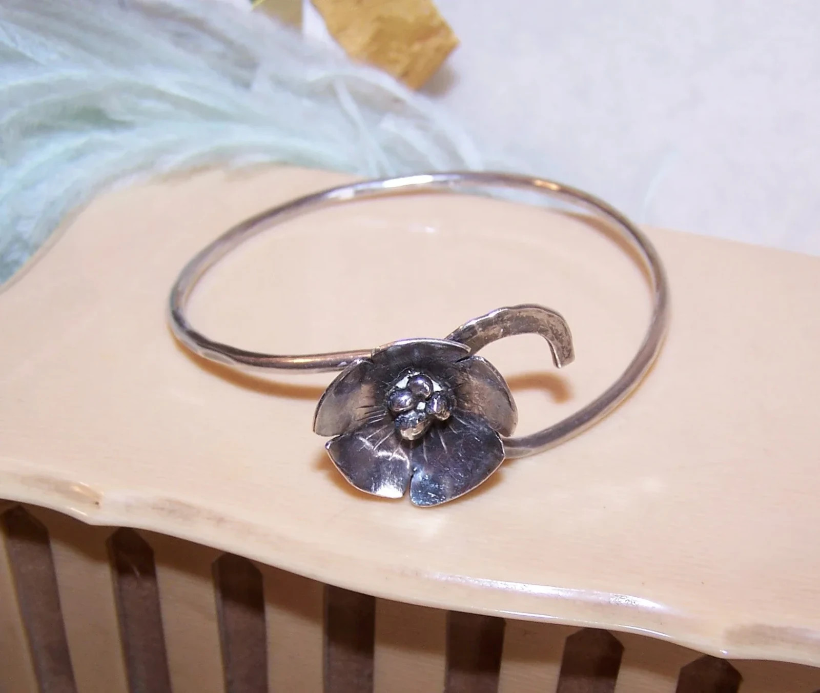 JB Sterling Silver Vintage Bangle Bracelet – Open Flower Top