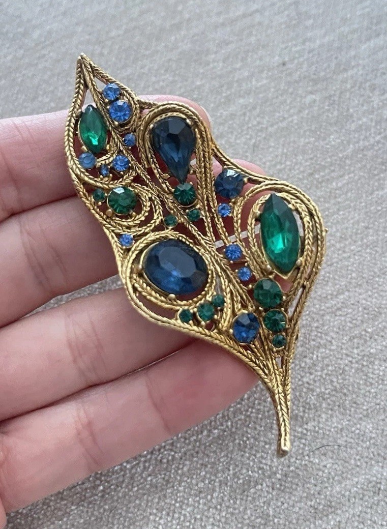 Vintage Leaf Brooch La Roco 50s Gold Tone 3 1/2” Blue Green Rhinestones Unsigned