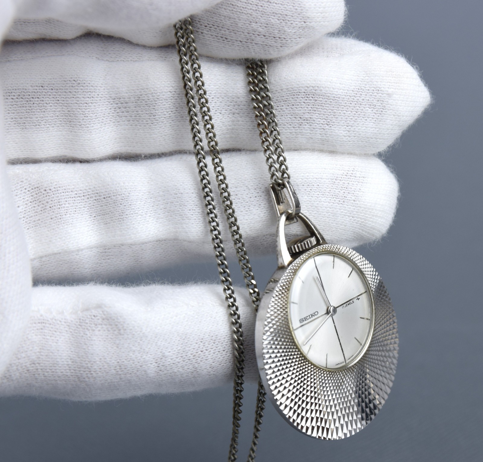 Vintage Seiko 17 Jewels Pendant Watch Manual-Wind Silver Tone Japan 1973 ’70s