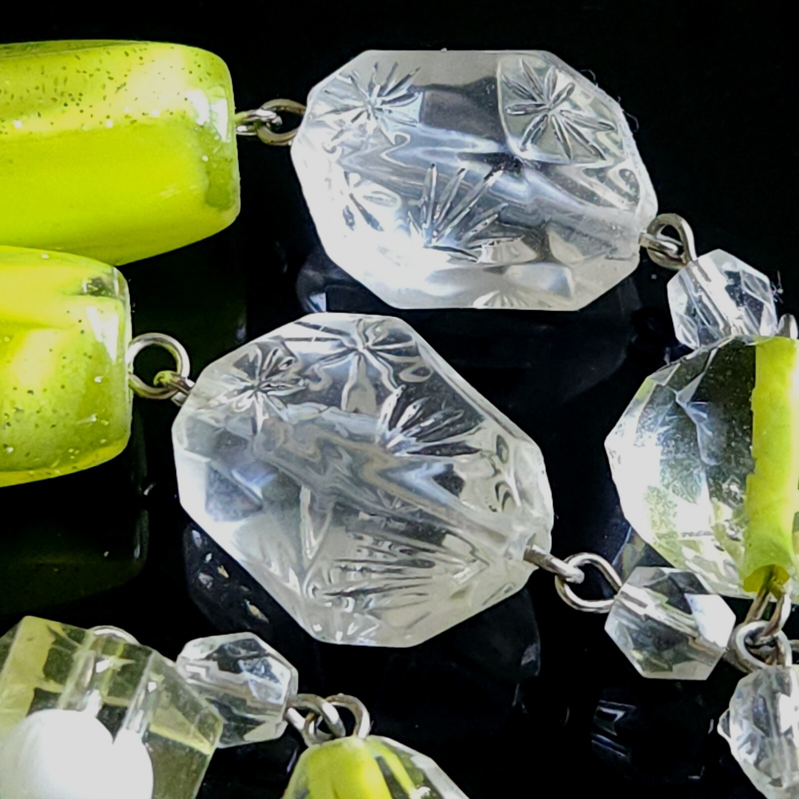 Vintage Estate UV Reactive Necklace Twist Art Glass Lime Green Acrylic Carved
