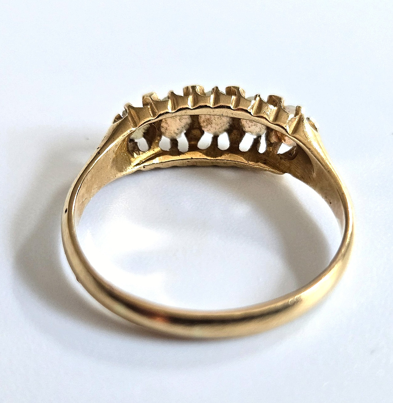 Vintage 18ct Yellow Gold Ring Opal Stones Year 1919 Hallmarked Ring Size P