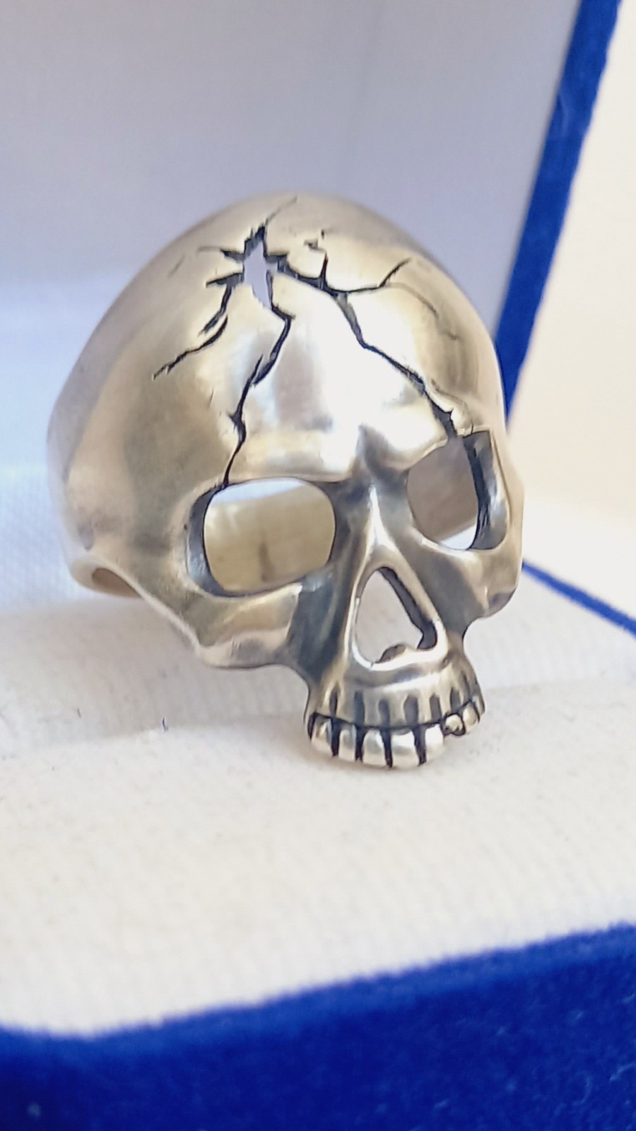 №98 Custom Handcrafted SILVER Ring Biker Scull Ring Size 9 ( 7.98 gr)