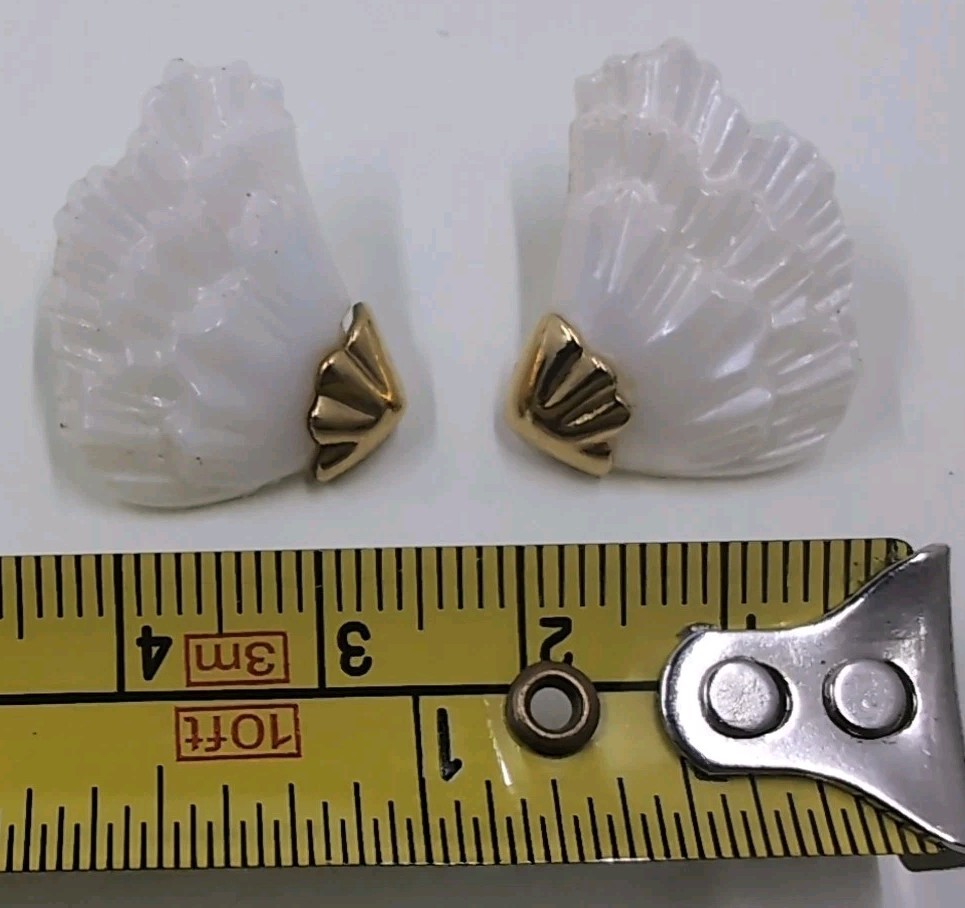 Vintage Avon Earrings Oyster Shell Pattern White Acrylic And Goldtone 1980s Mint